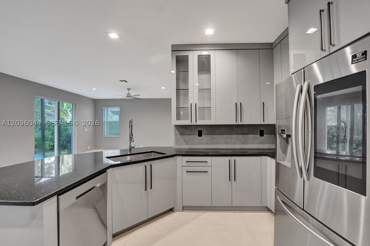 4207 W Whitewater Ave #4207, Weston FL 33332