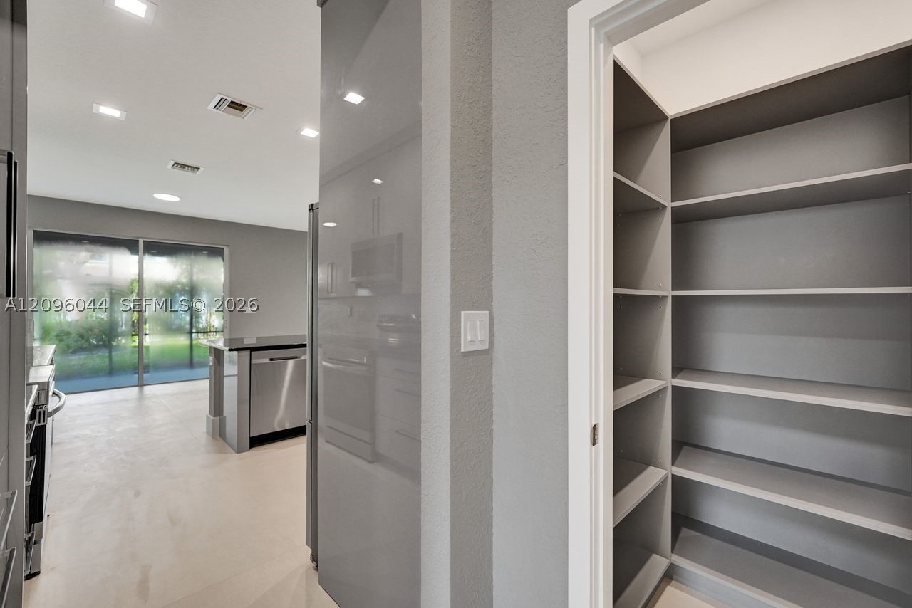 4207 W Whitewater Ave #4207, Weston FL 33332