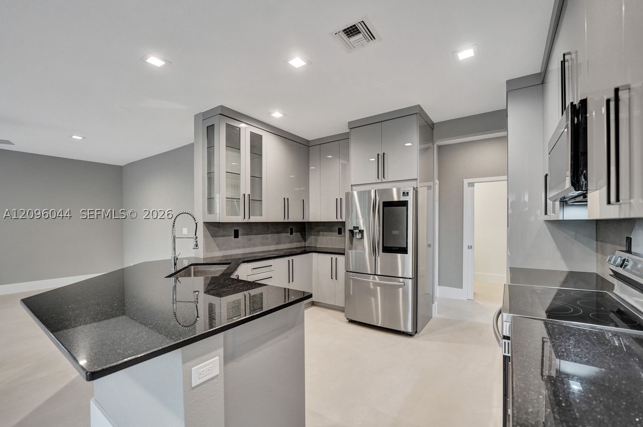 4207 W Whitewater Ave #4207, Weston FL 33332