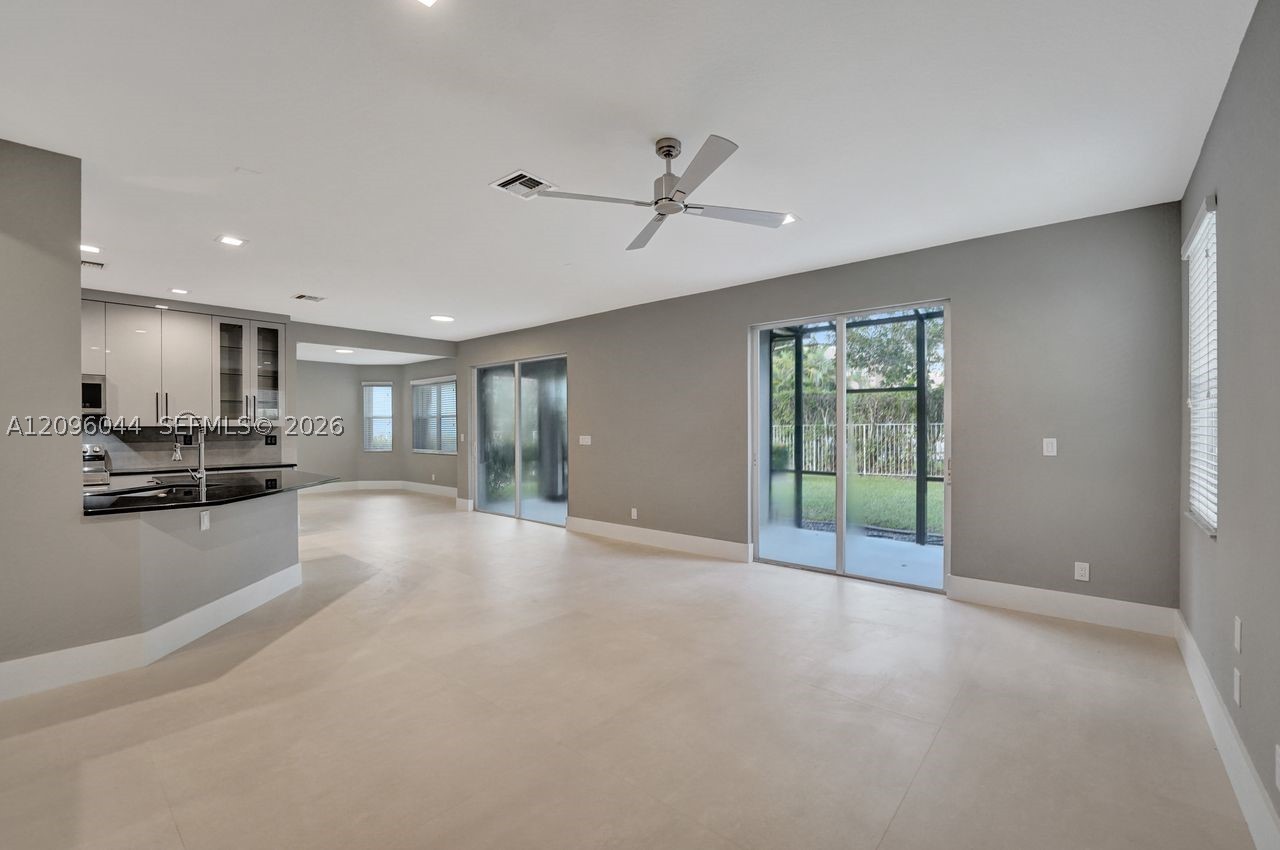 4207 W Whitewater Ave #4207, Weston FL 33332
