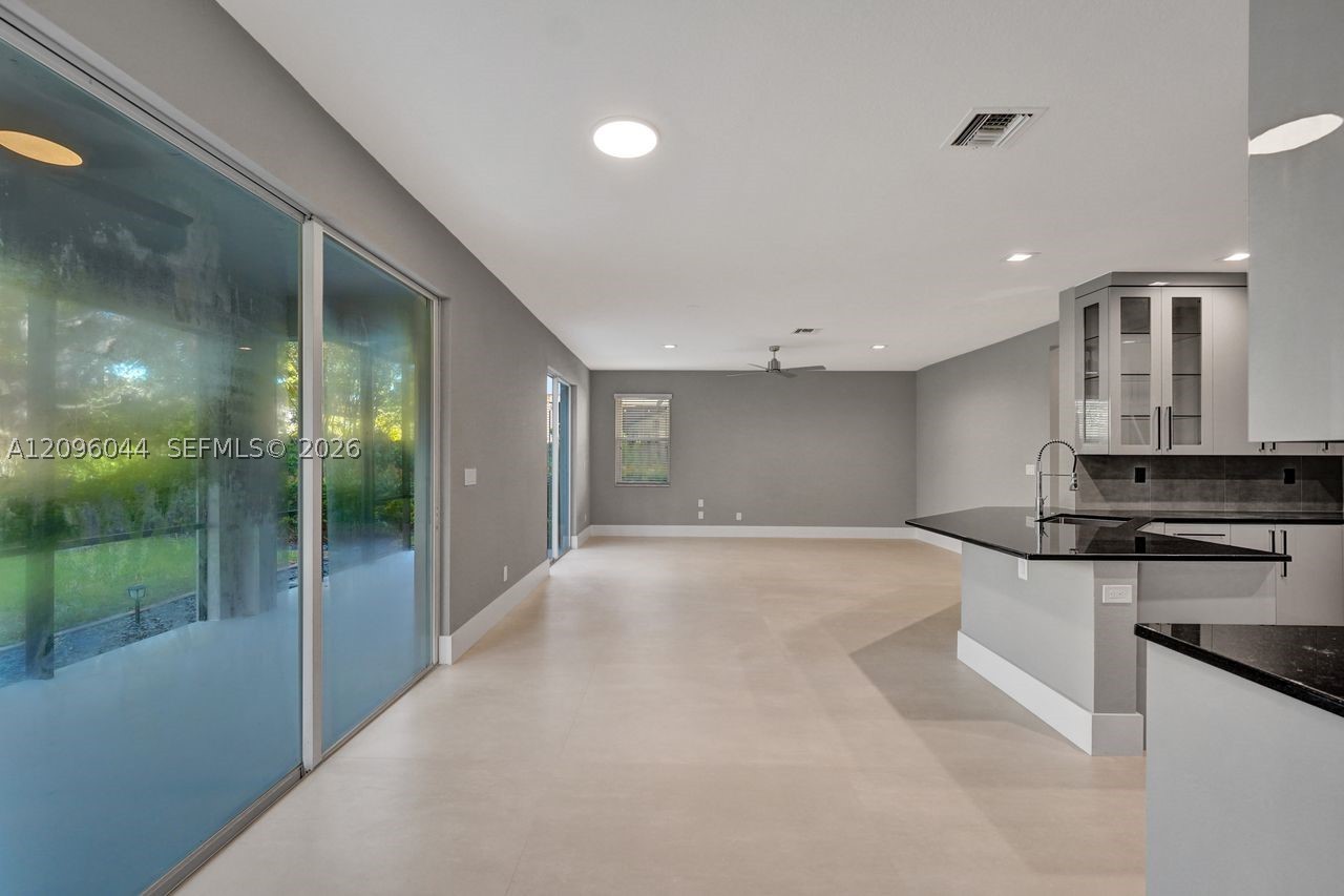 4207 W Whitewater Ave #4207, Weston FL 33332