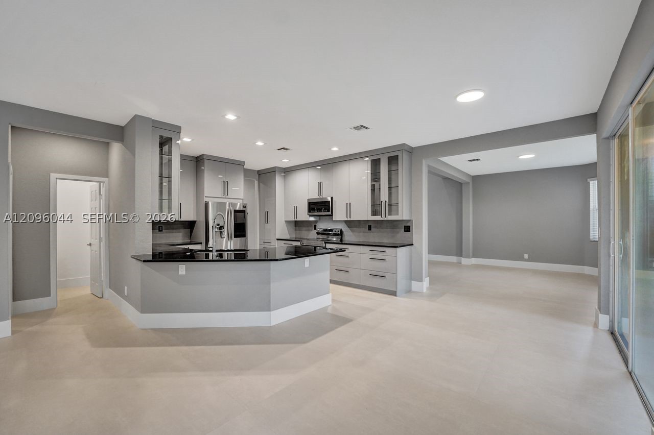 4207 W Whitewater Ave #4207, Weston FL 33332