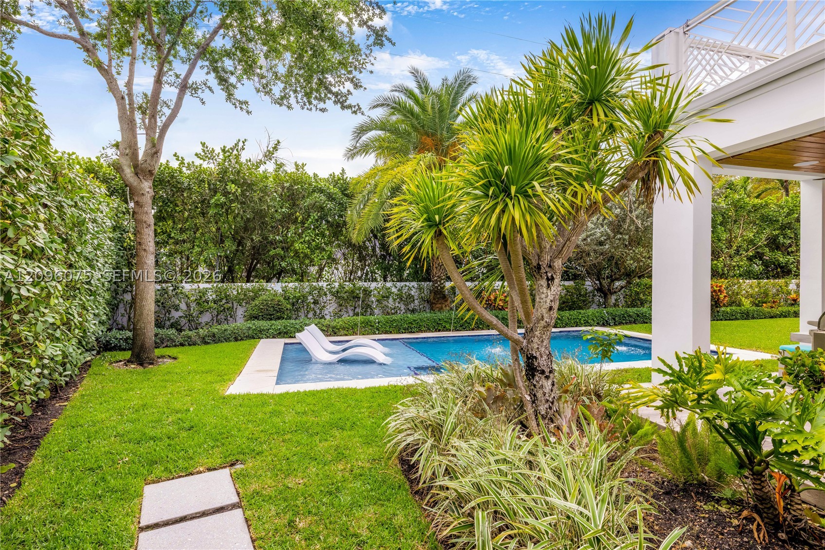 5602 SW 65th Ct, South Miami FL 33143