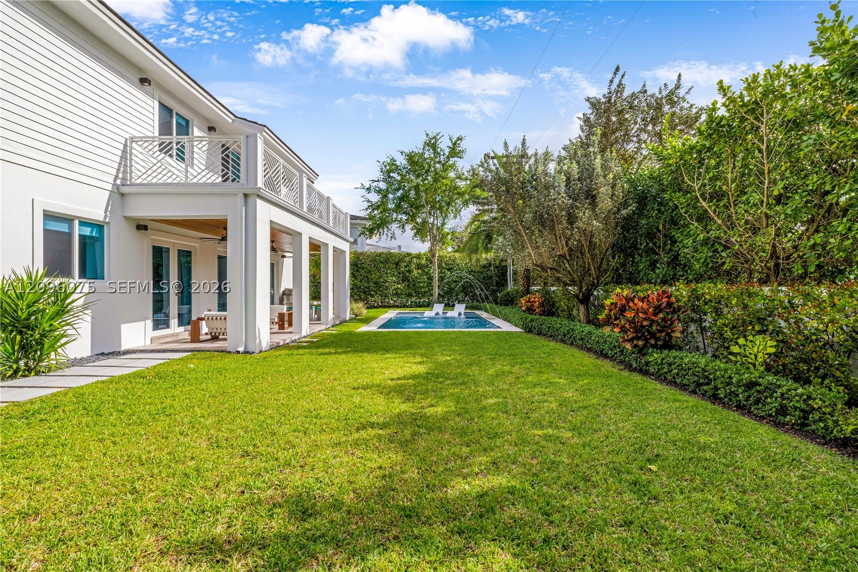5602 SW 65th Ct, South Miami FL 33143