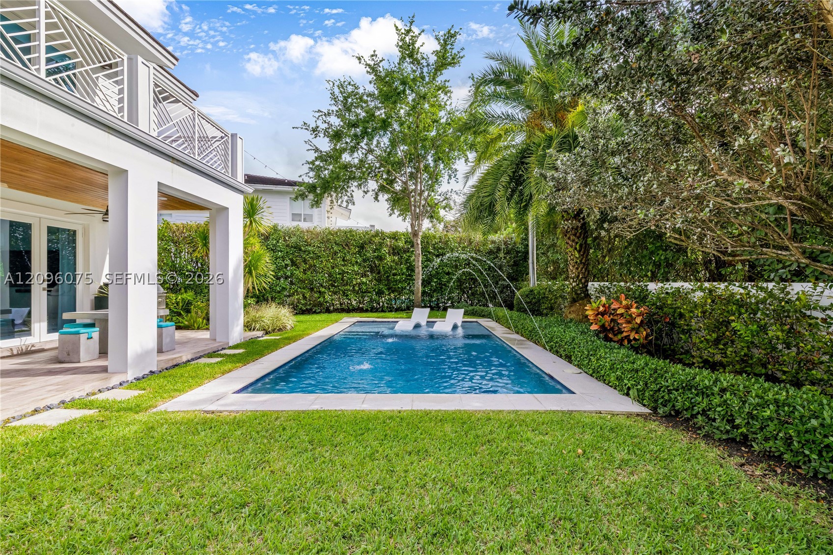 5602 SW 65th Ct, South Miami FL 33143