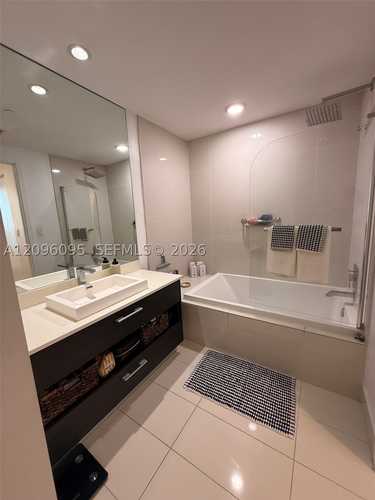 55 SW 9th St #1205, Miami FL 33130