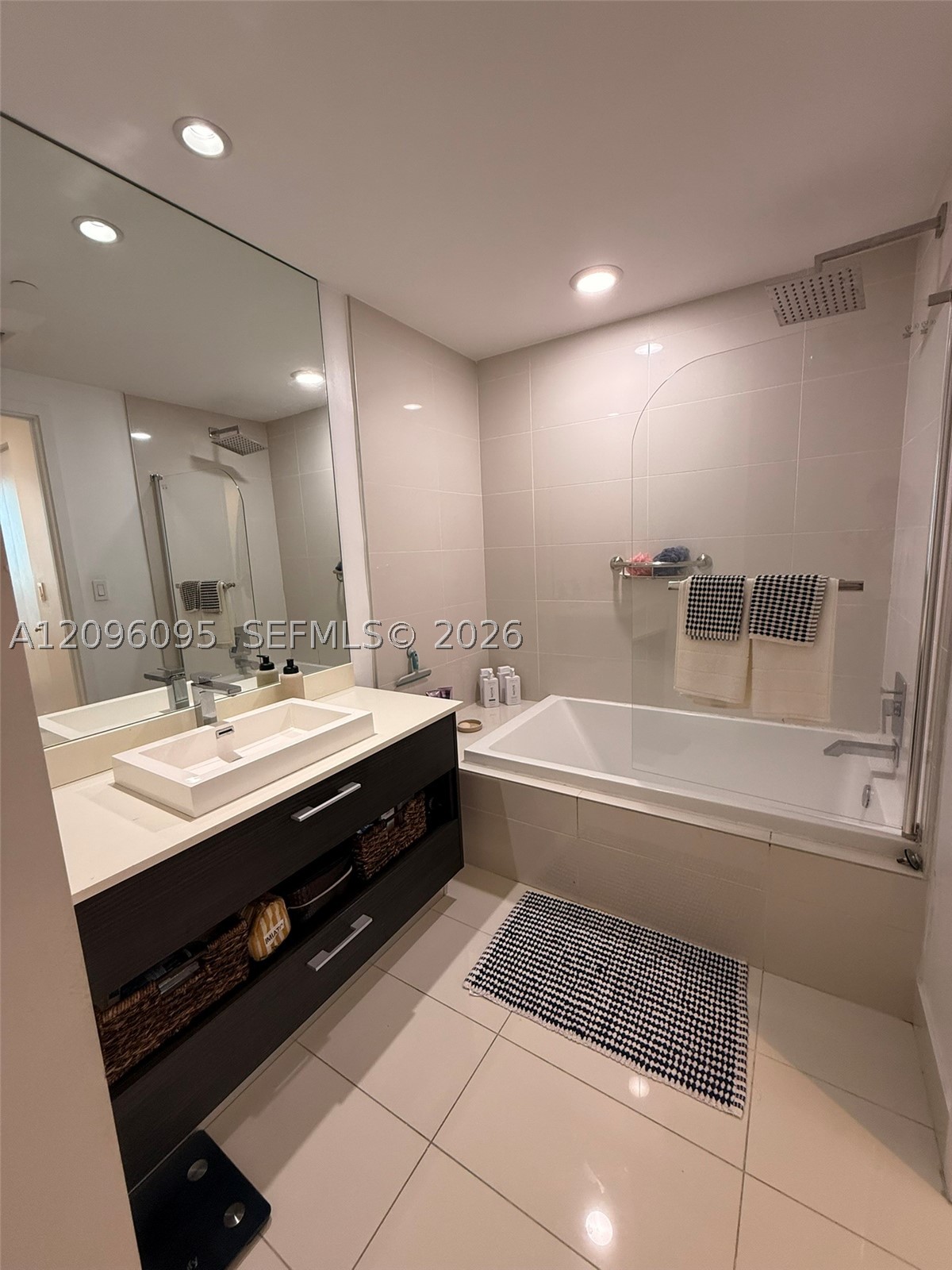 55 SW 9th St #1205, Miami FL 33130