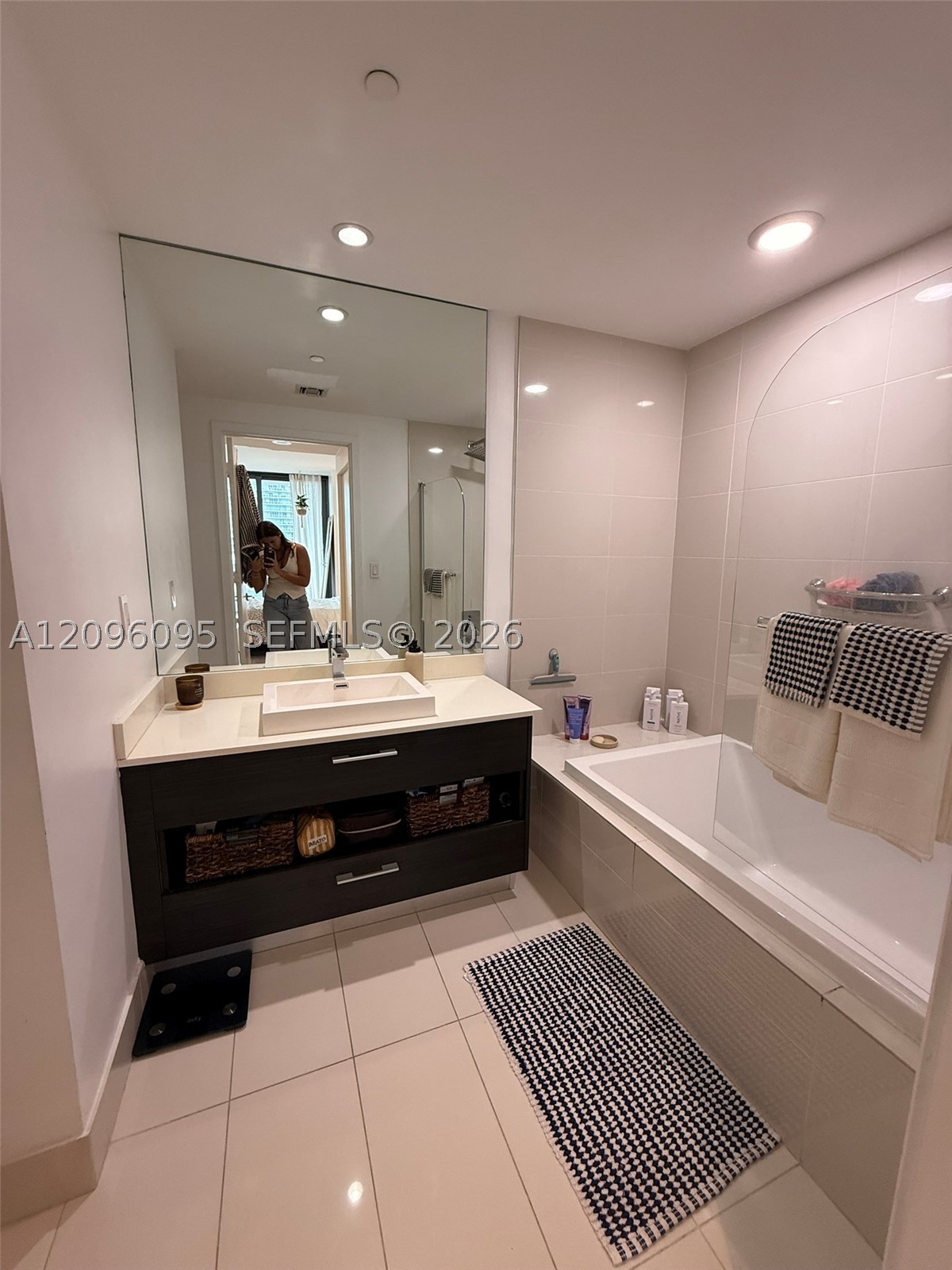 55 SW 9th St #1205, Miami FL 33130