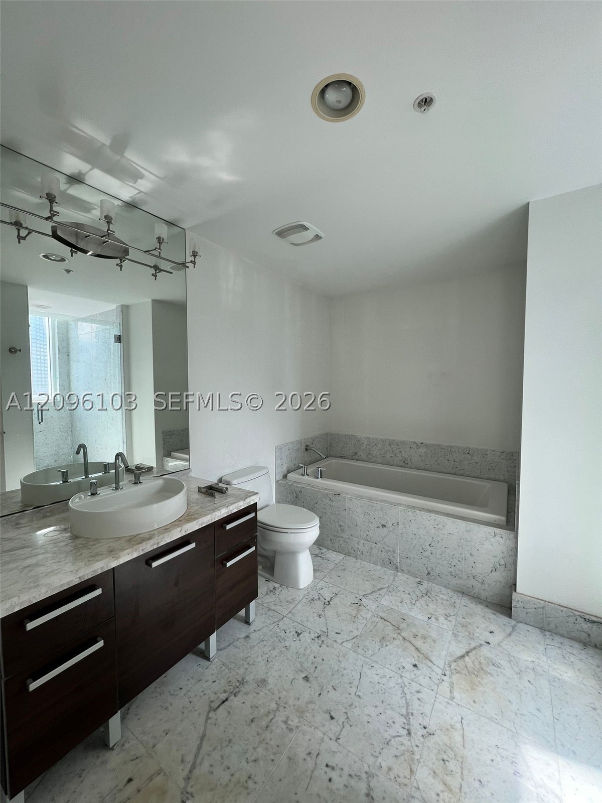 253 NE 2nd St #2508, Miami FL 33132