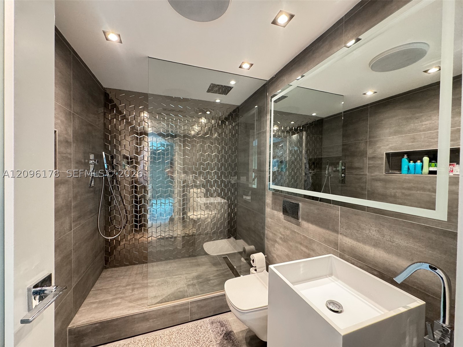 350 S Miami Ave #706, Miami FL 33130