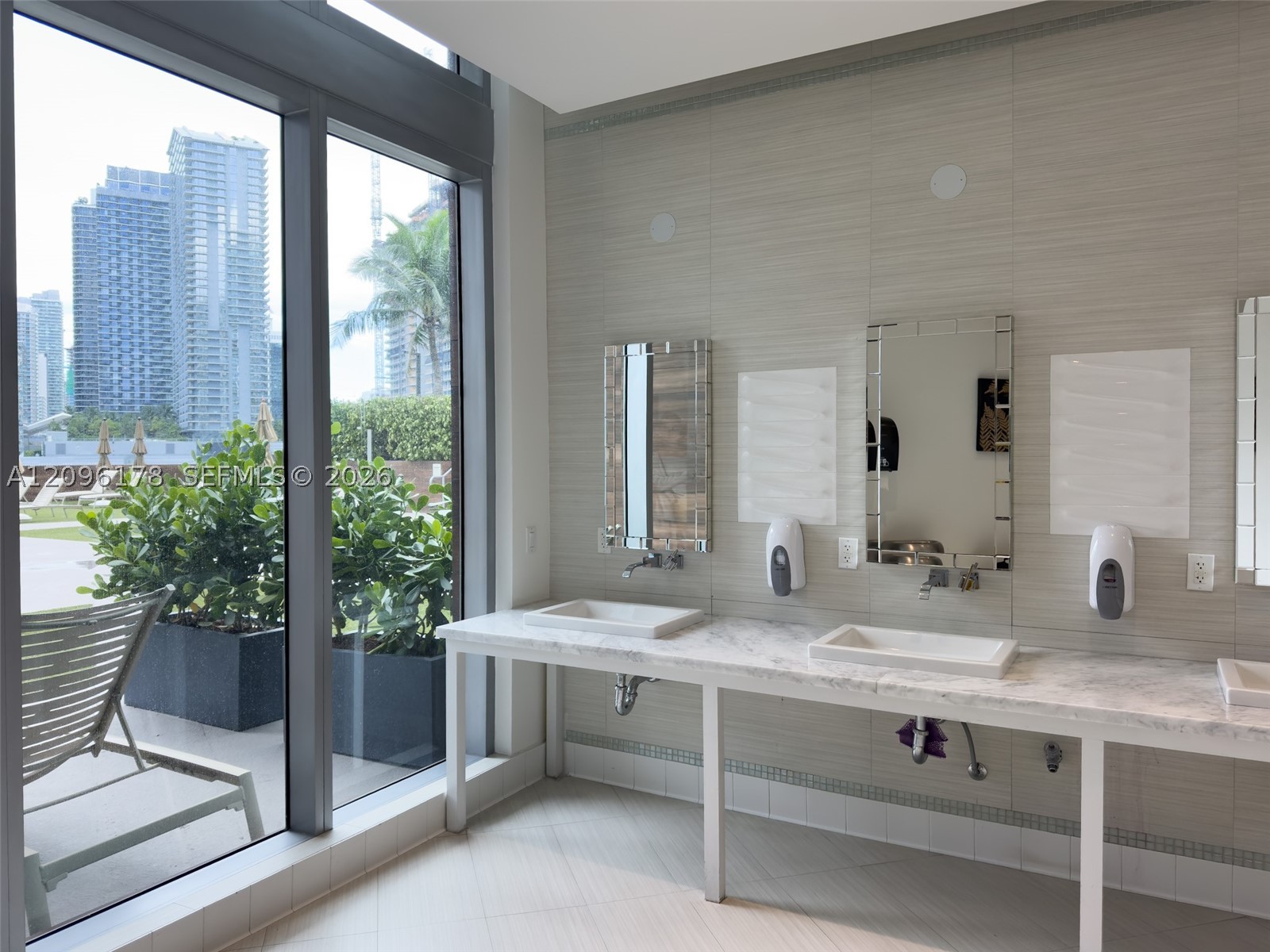 350 S Miami Ave #706, Miami FL 33130