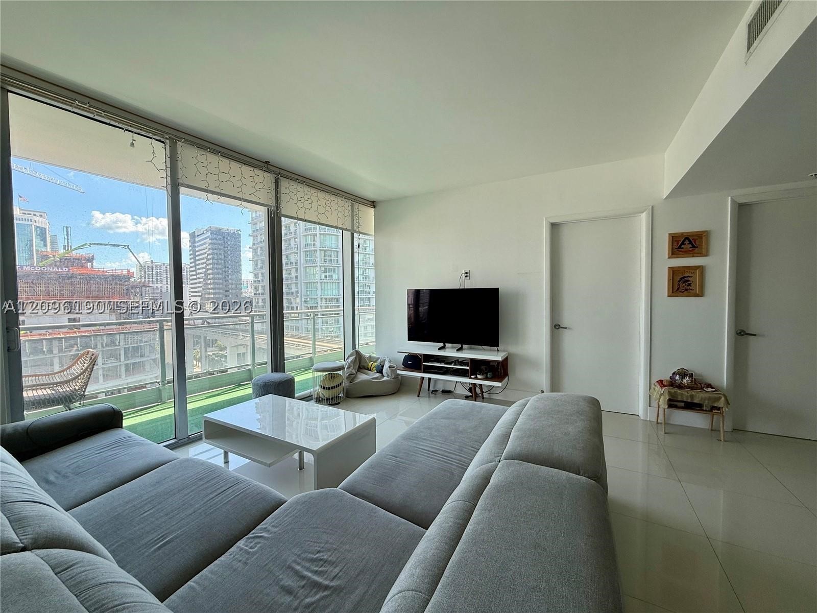 92 SW 3rd St #1104, Miami FL 33130