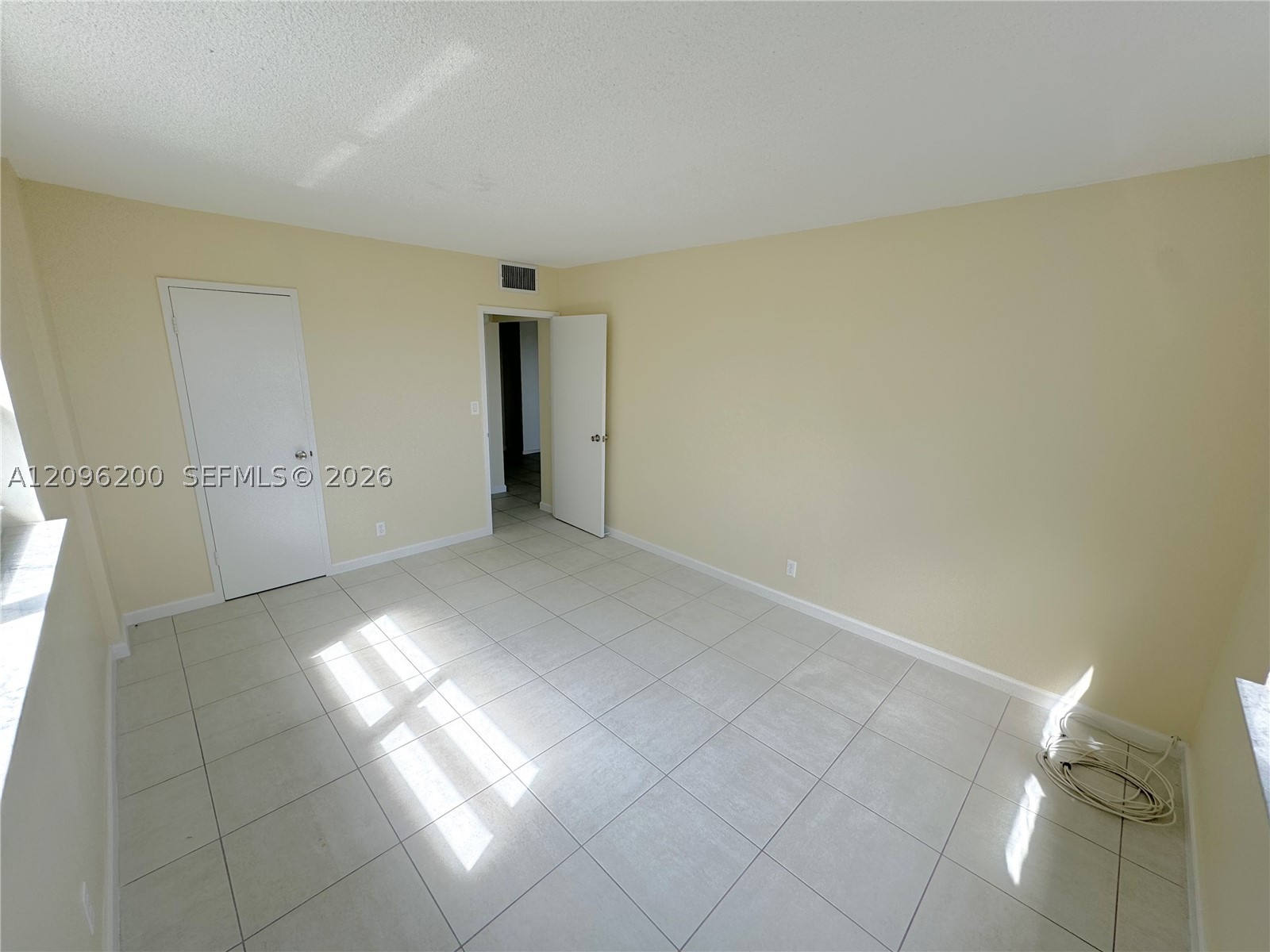 2555 NE 11th St #710, Fort Lauderdale FL 33304