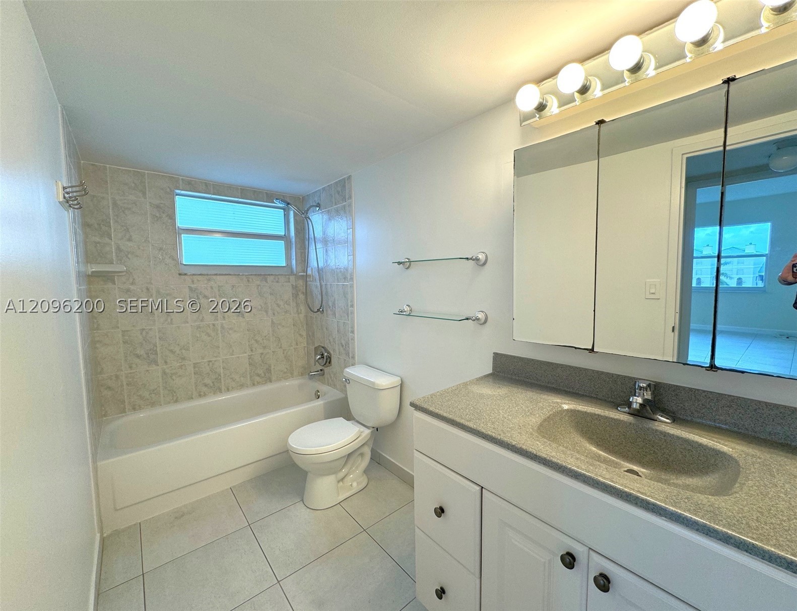2555 NE 11th St #710, Fort Lauderdale FL 33304