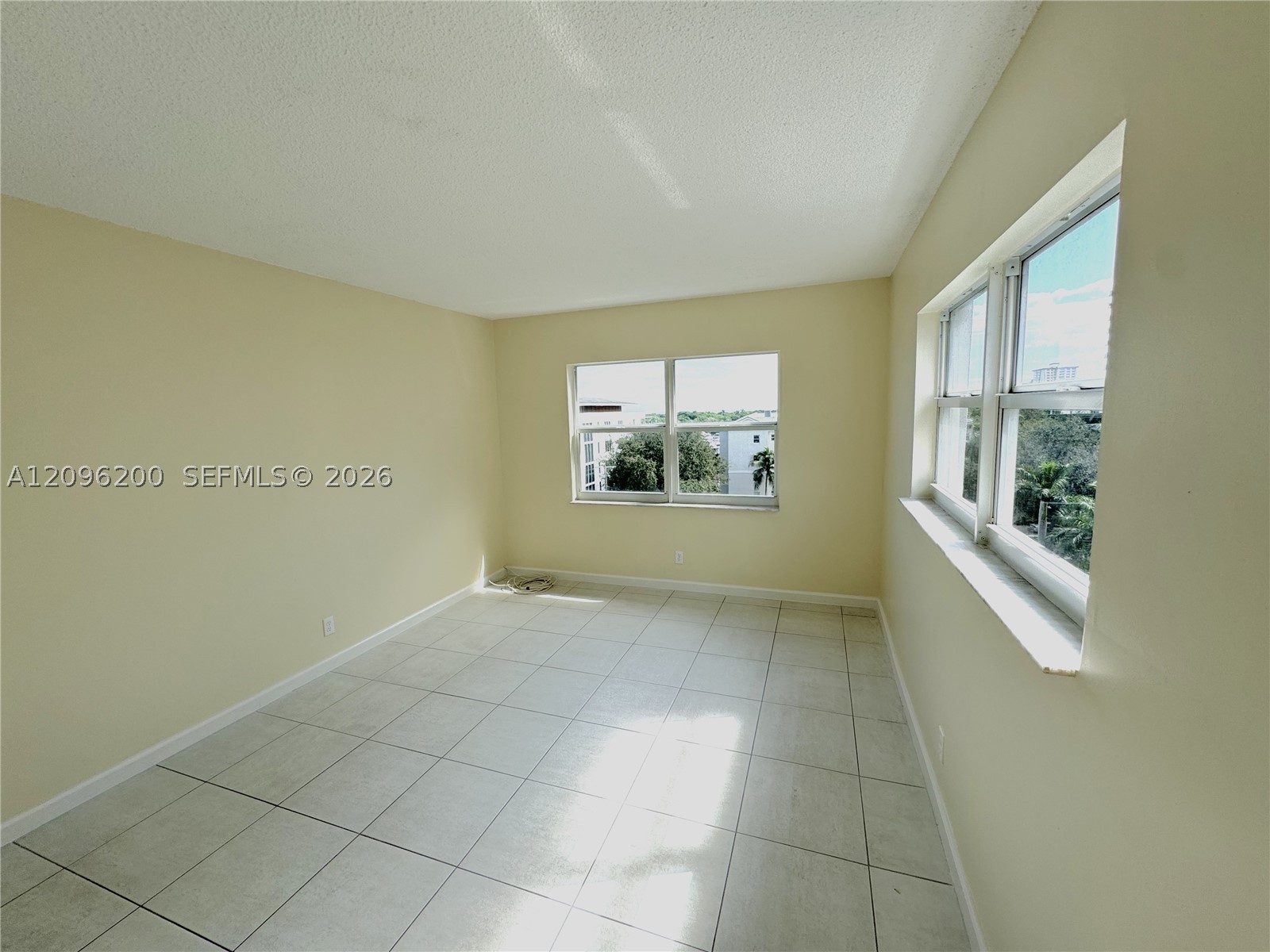 2555 NE 11th St #710, Fort Lauderdale FL 33304