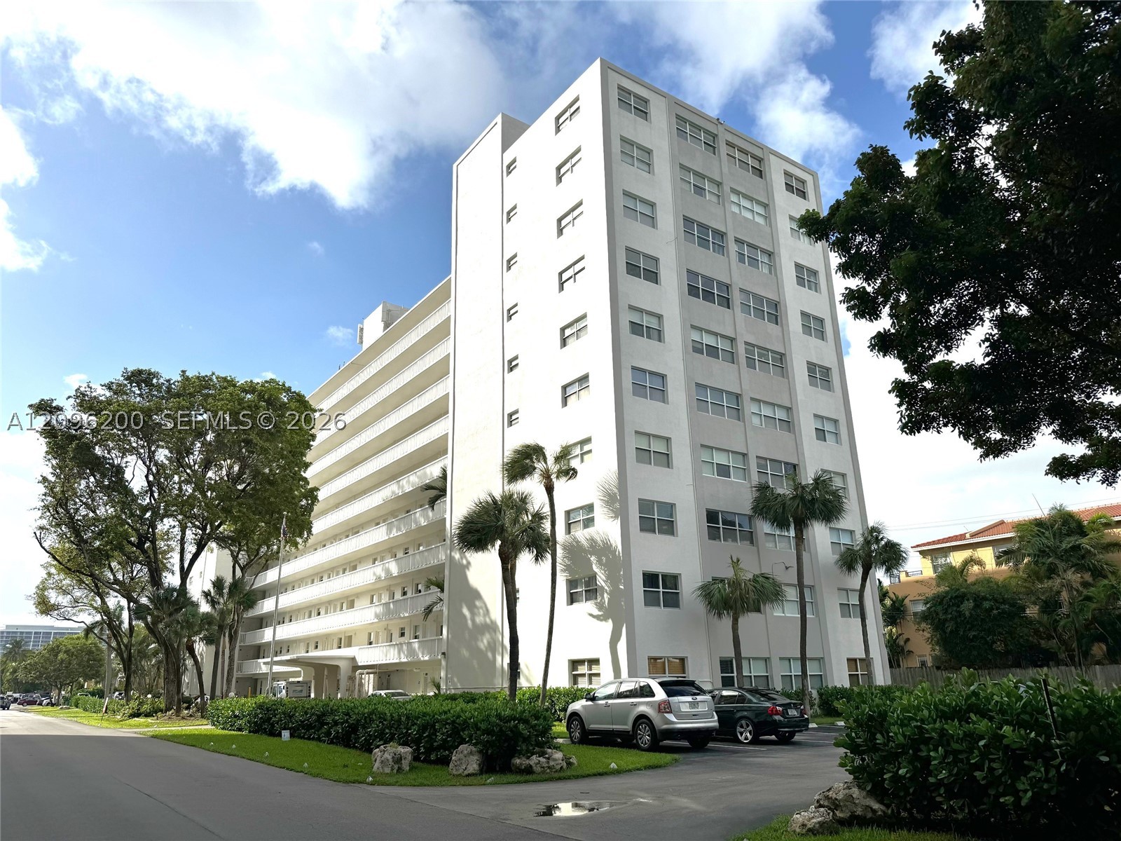 2555 NE 11th St #710, Fort Lauderdale FL 33304