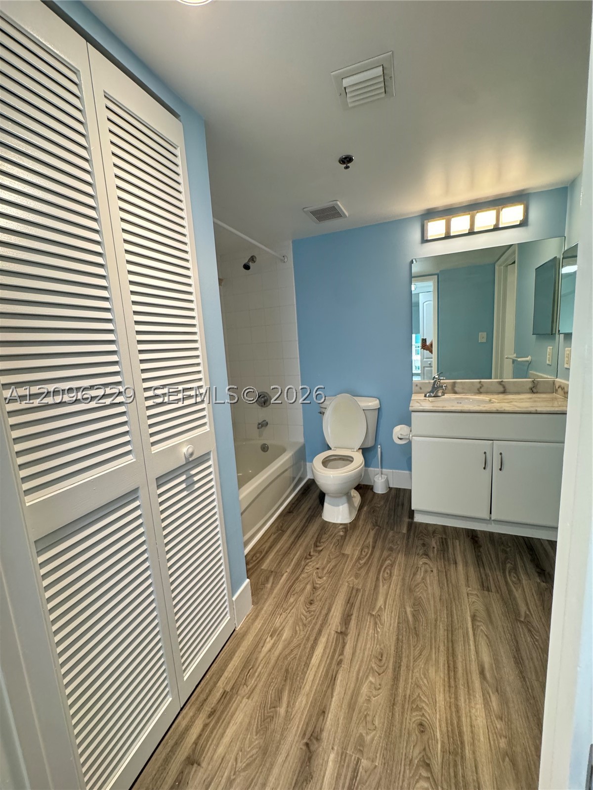 1200 Brickell Bay Dr #3206, Miami FL 33131