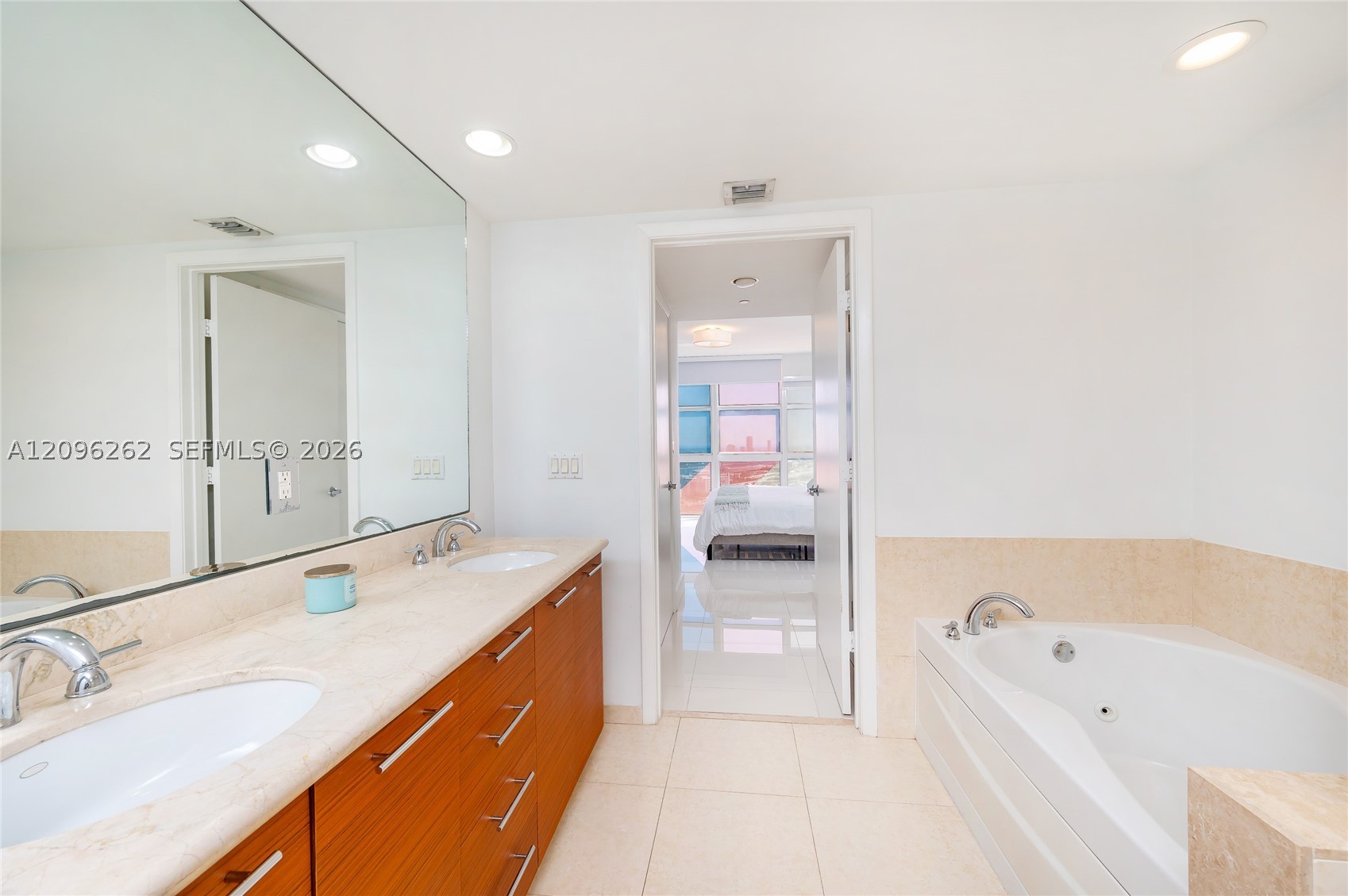 50 Biscayne Blvd #3906, Miami FL 33132