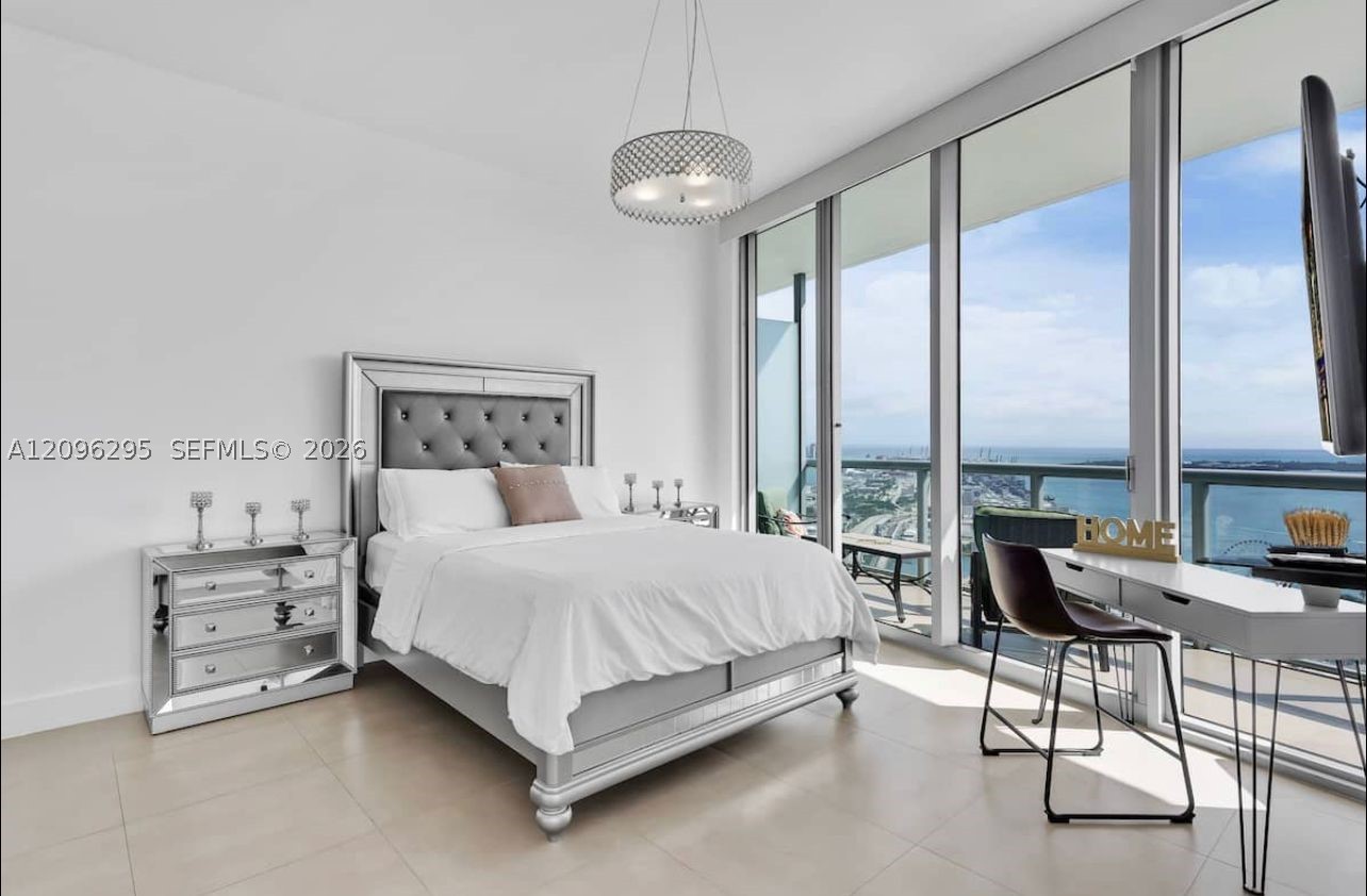 888 Biscayne Blvd #4701, Miami FL 33132