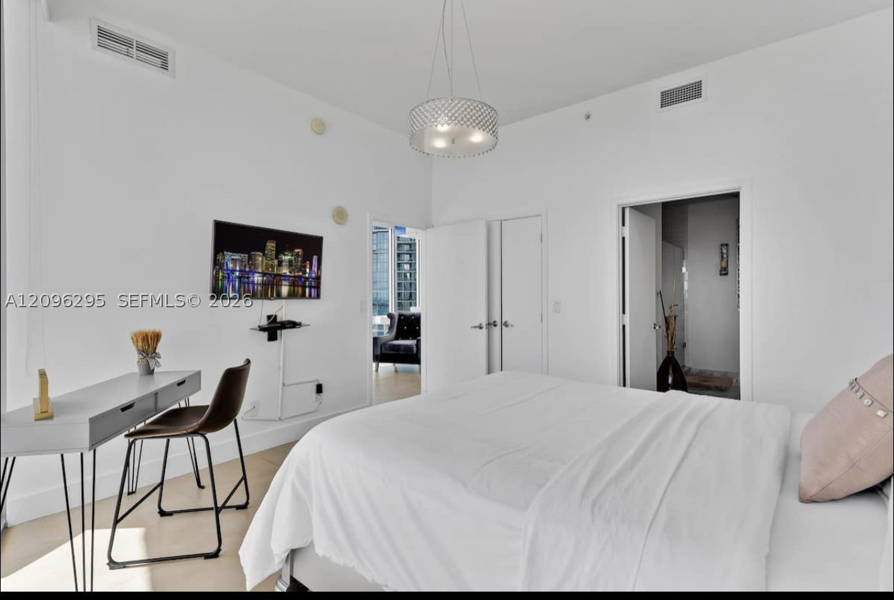 888 Biscayne Blvd #4701, Miami FL 33132