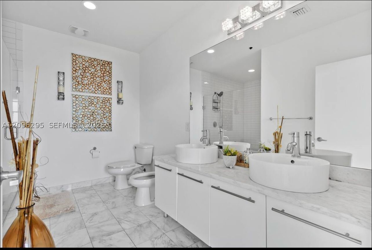 888 Biscayne Blvd #4701, Miami FL 33132