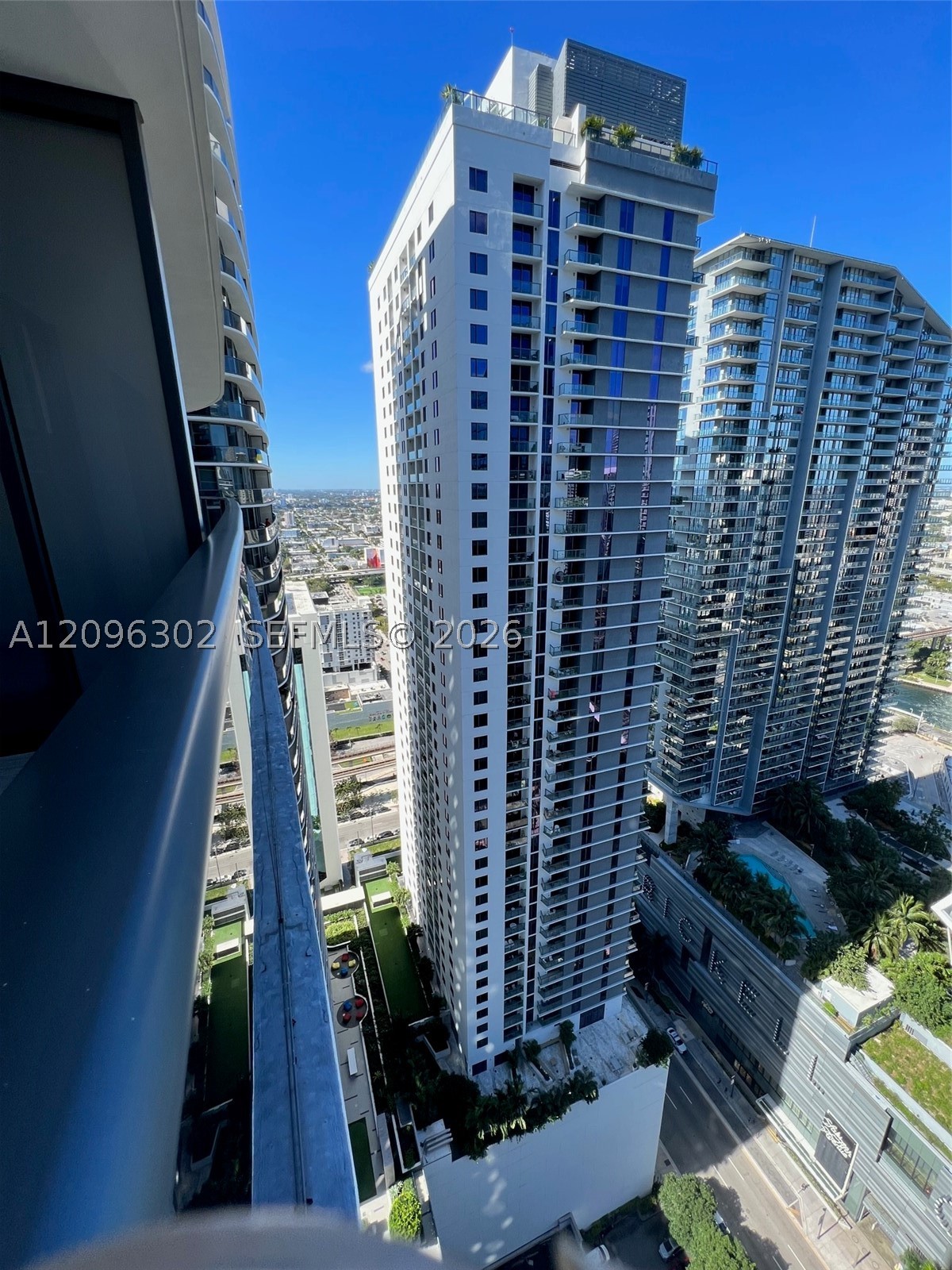 45 SW 9th St #3709, Miami FL 33130