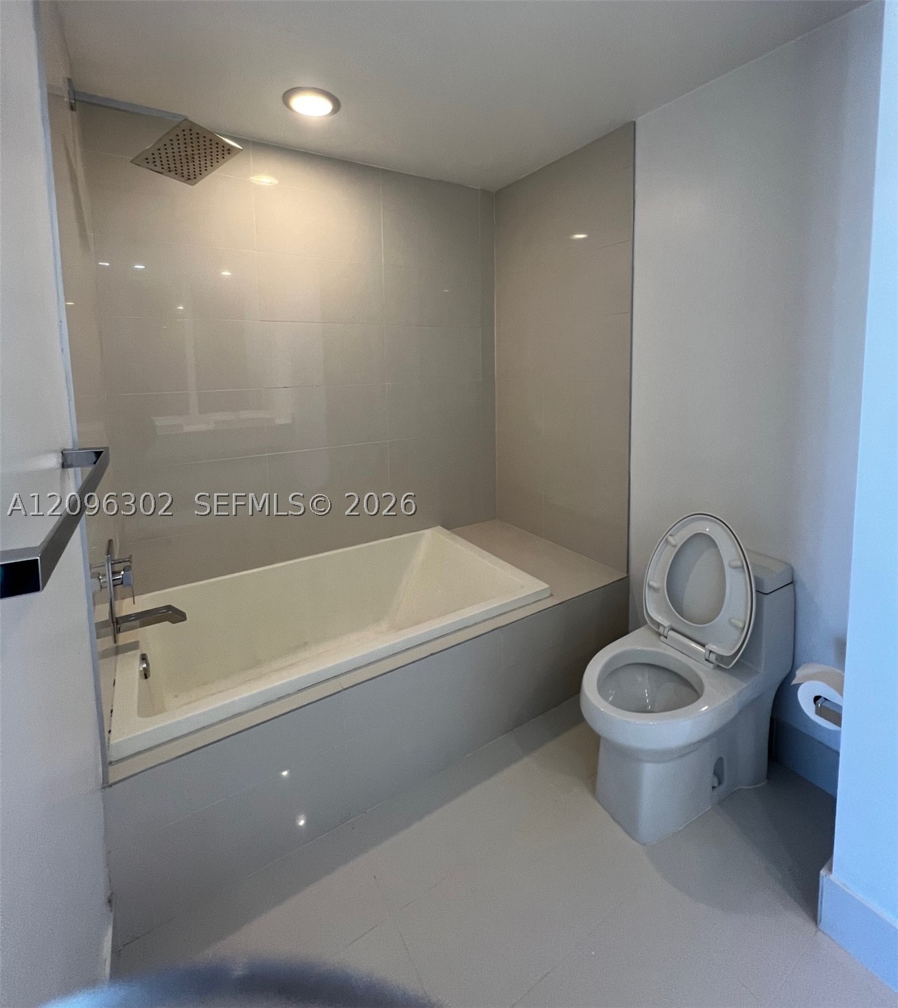 45 SW 9th St #3709, Miami FL 33130