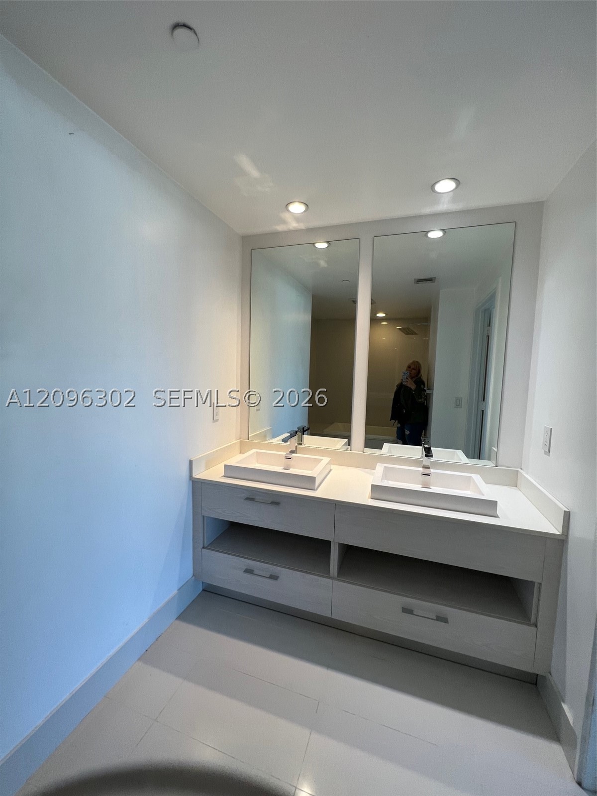 45 SW 9th St #3709, Miami FL 33130