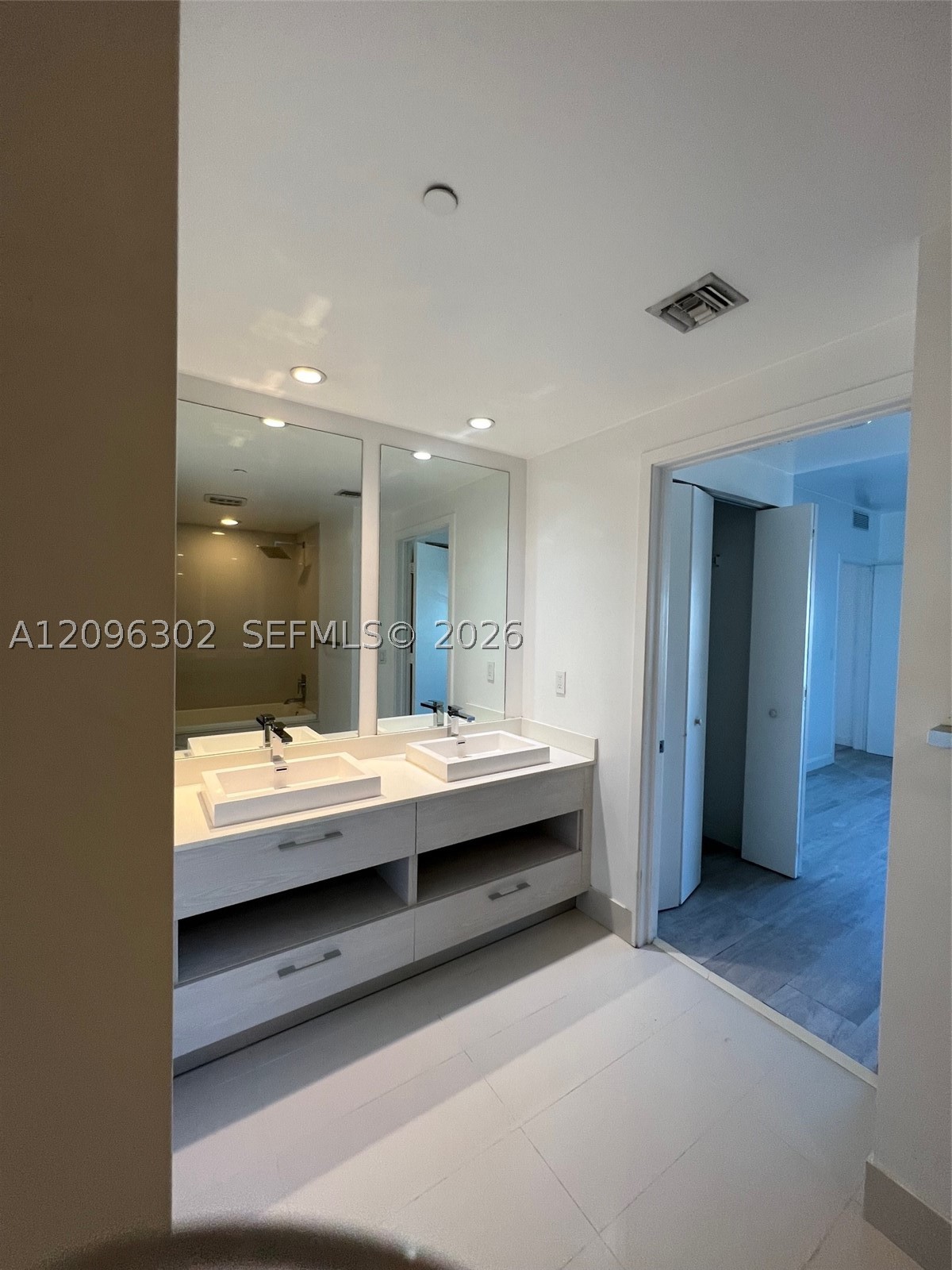 45 SW 9th St #3709, Miami FL 33130