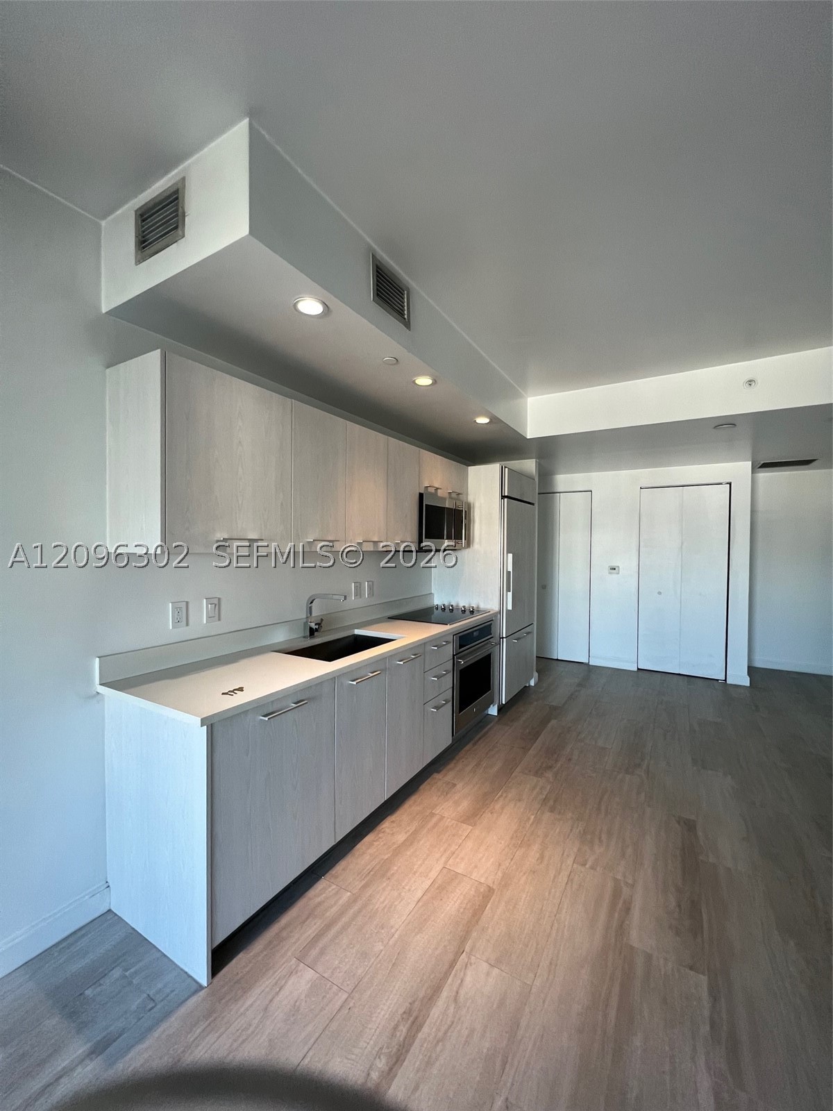 45 SW 9th St #3709, Miami FL 33130