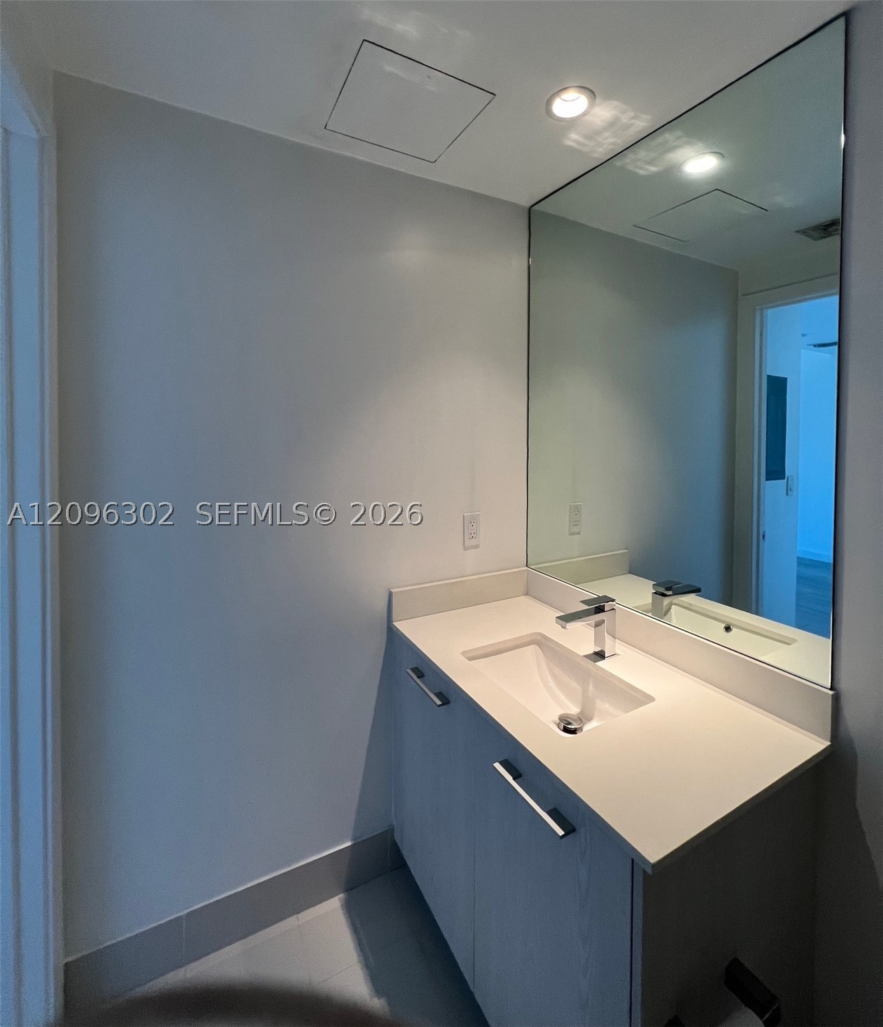 45 SW 9th St #3709, Miami FL 33130