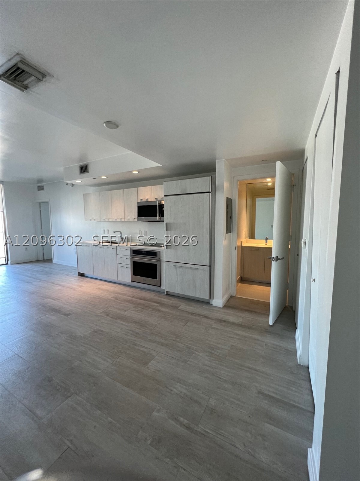 45 SW 9th St #3709, Miami FL 33130