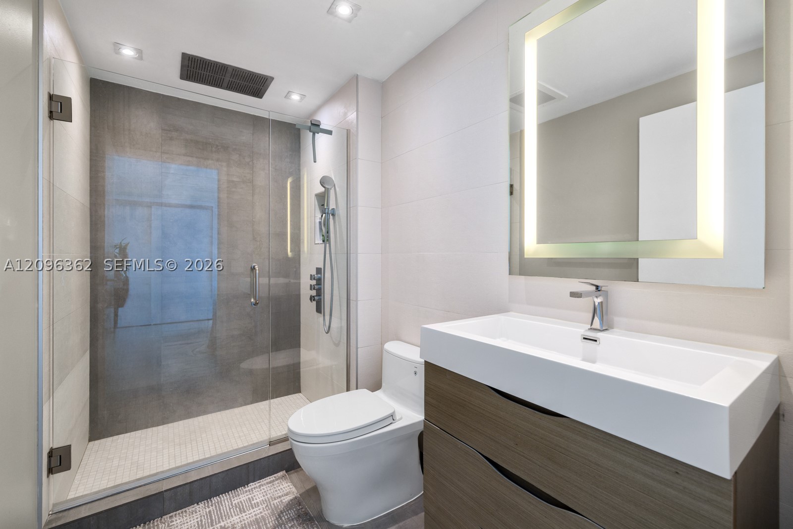 3801 Collins Ave #2006, Miami Beach FL 33140