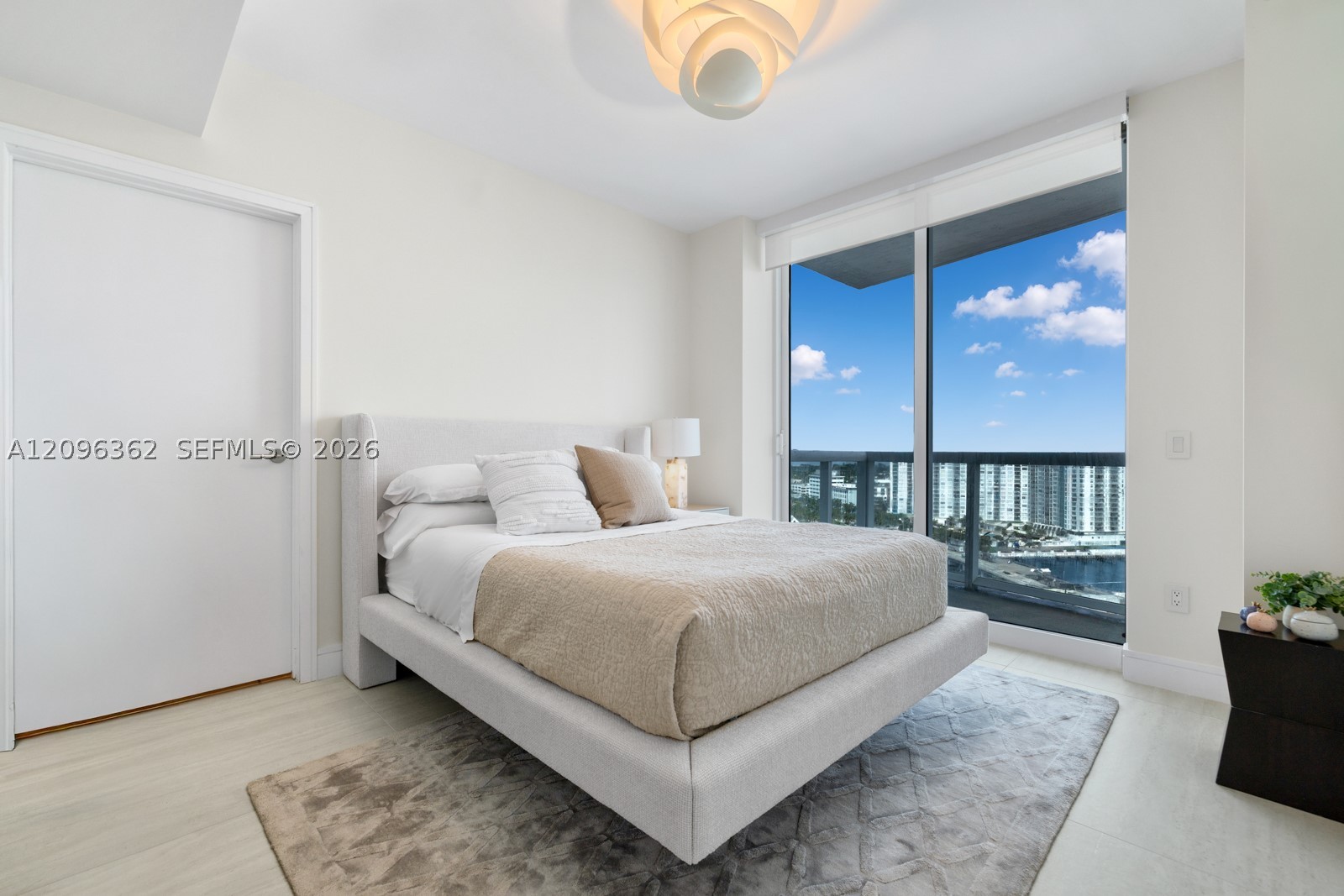 3801 Collins Ave #2006, Miami Beach FL 33140