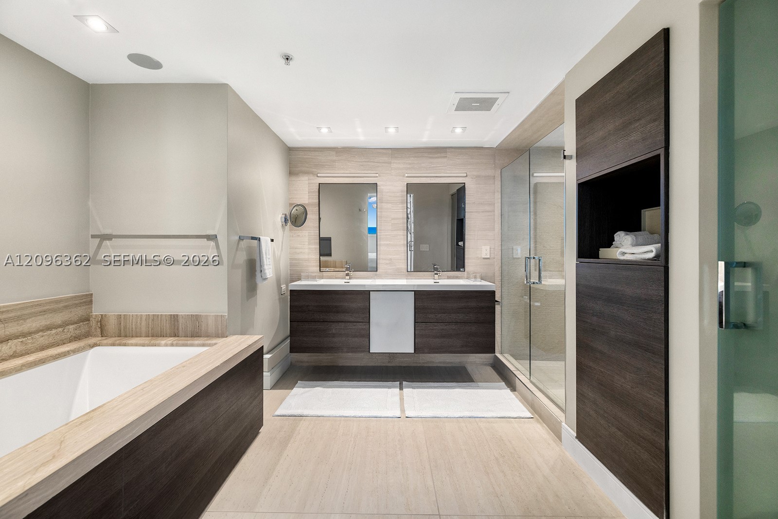 3801 Collins Ave #2006, Miami Beach FL 33140