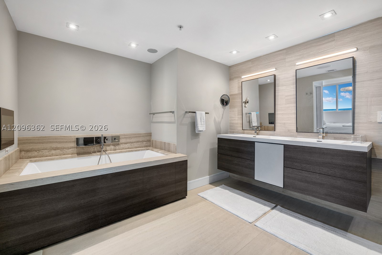 3801 Collins Ave #2006, Miami Beach FL 33140
