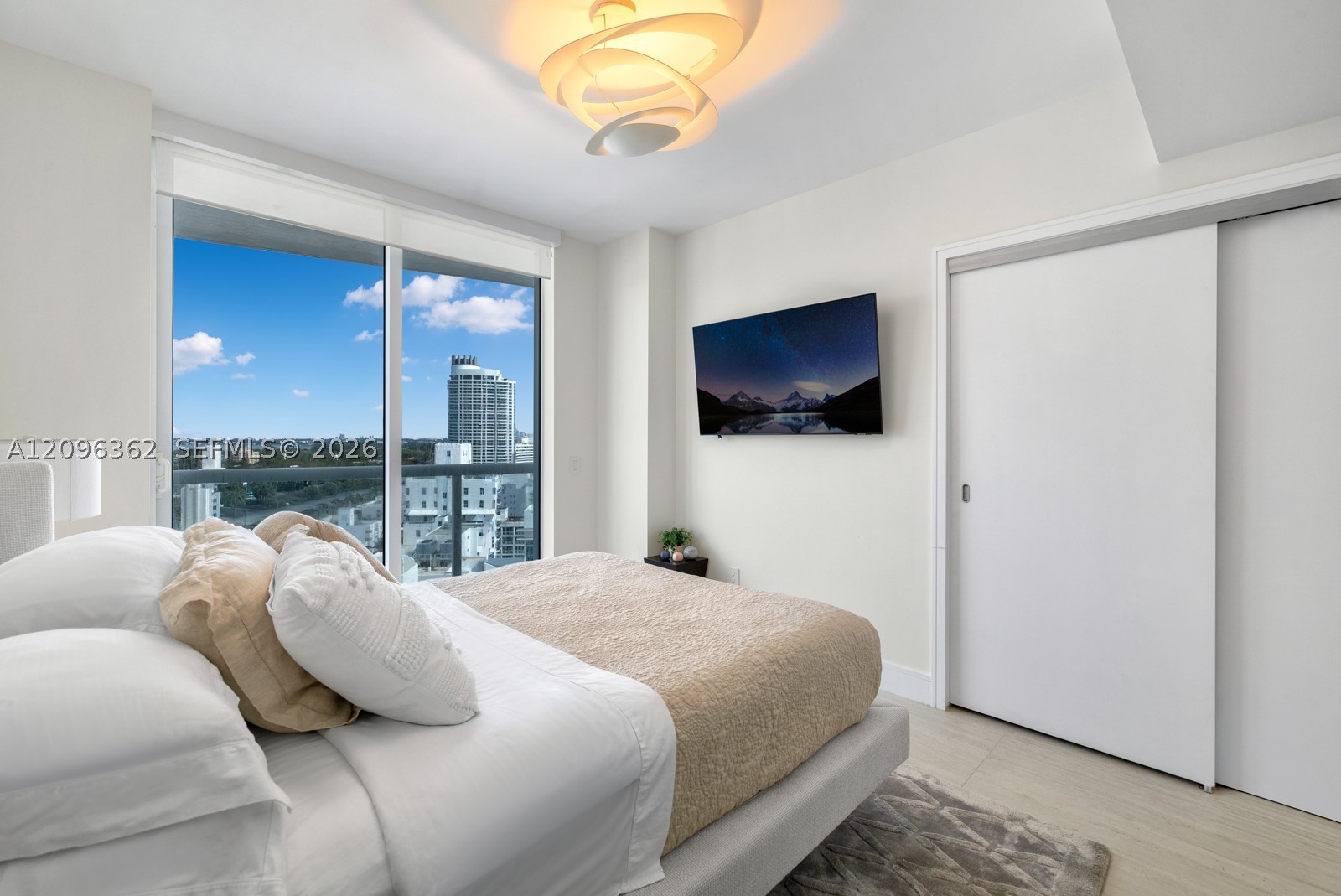 3801 Collins Ave #2006, Miami Beach FL 33140