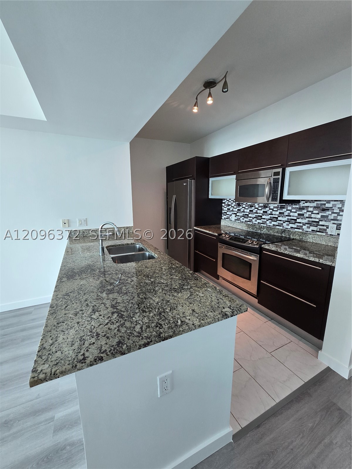 950 Brickell Bay Dr #3300, Miami FL 33131