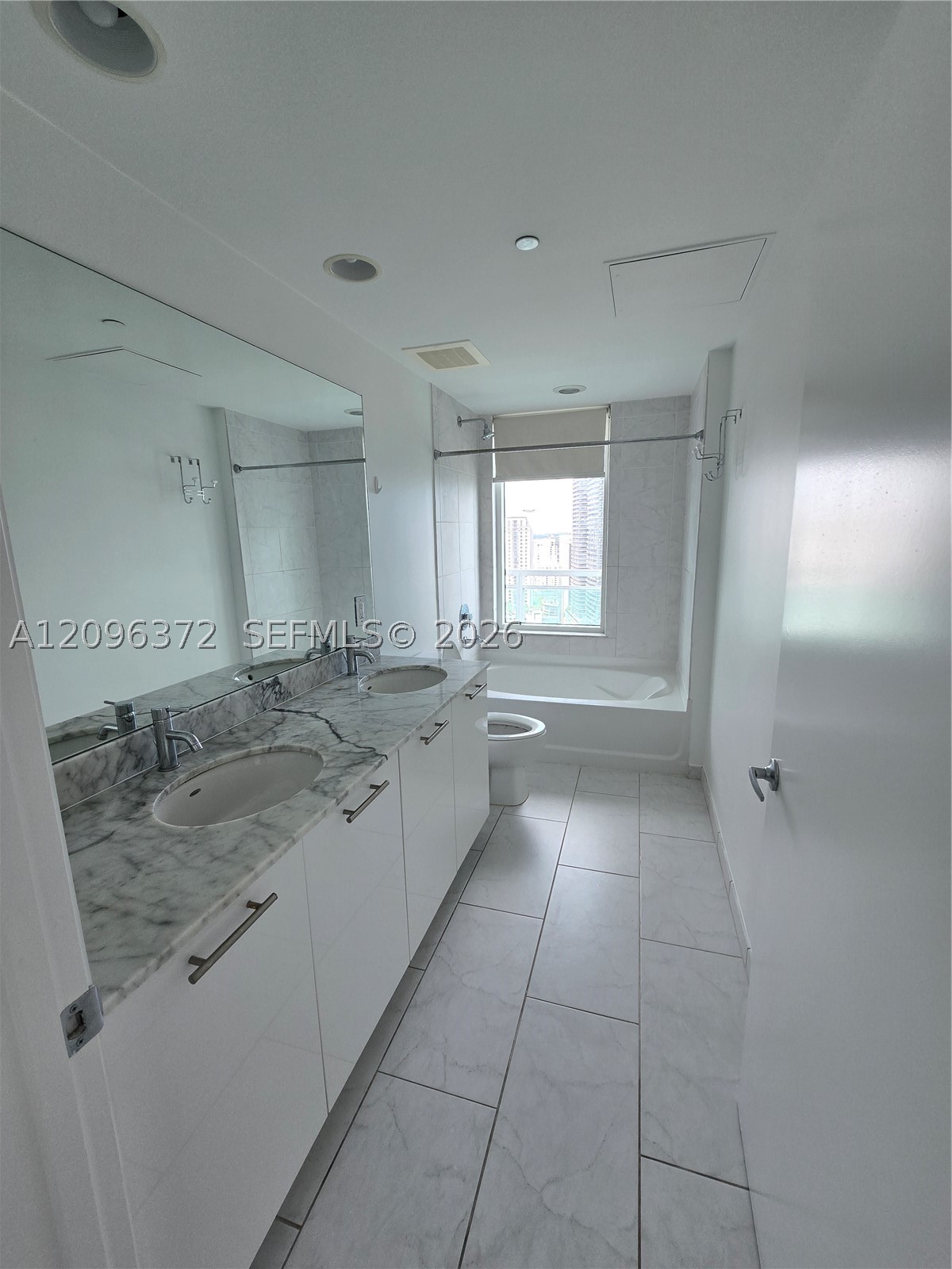 950 Brickell Bay Dr #3300, Miami FL 33131