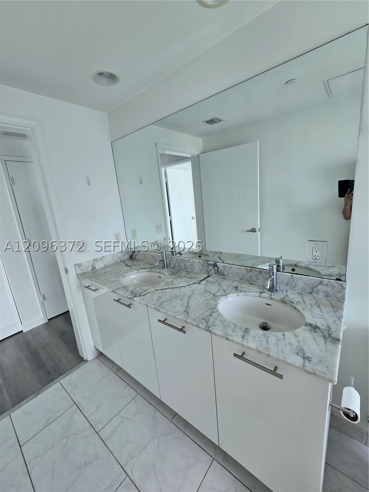 950 Brickell Bay Dr #3300, Miami FL 33131
