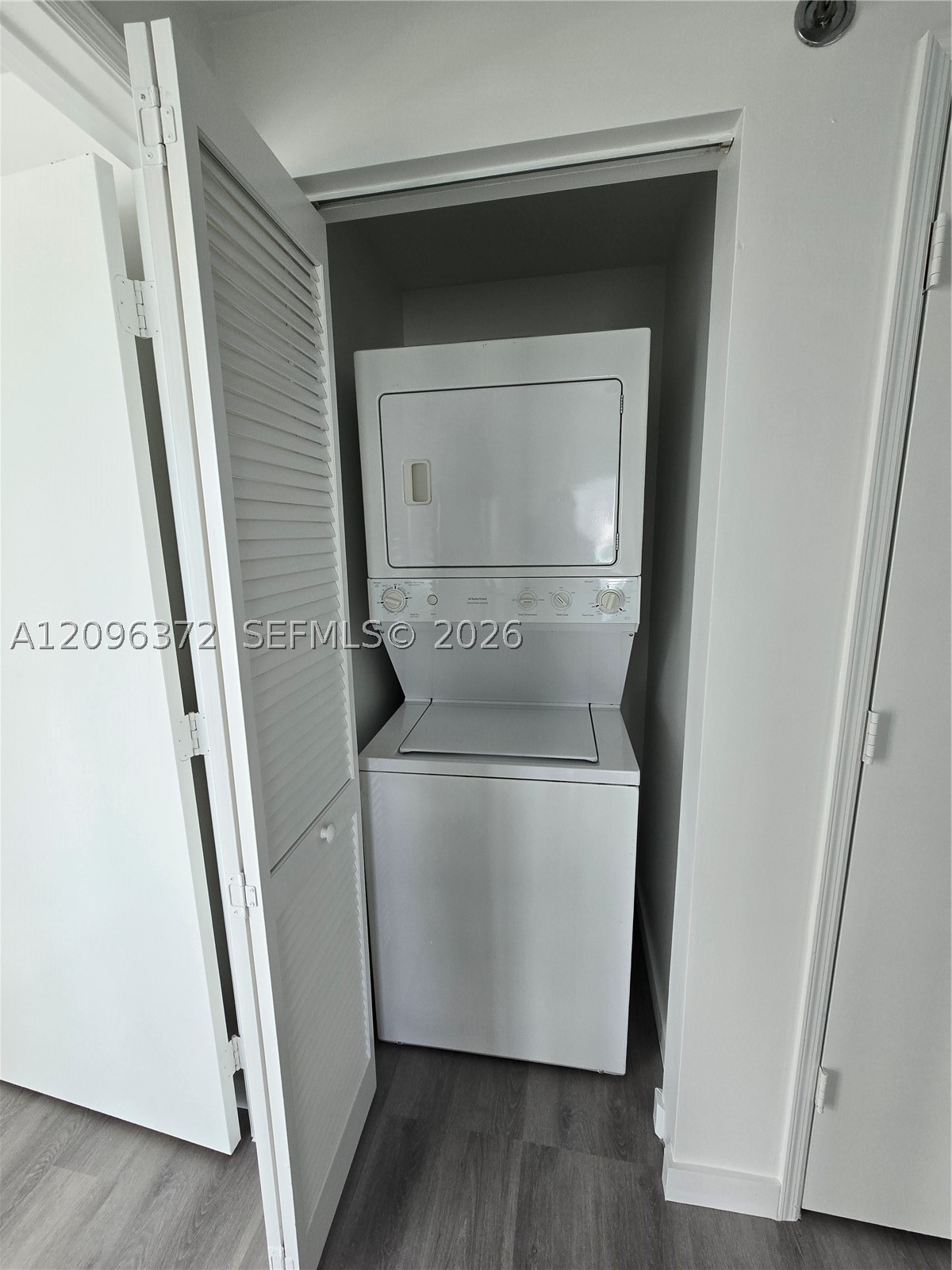 950 Brickell Bay Dr #3300, Miami FL 33131