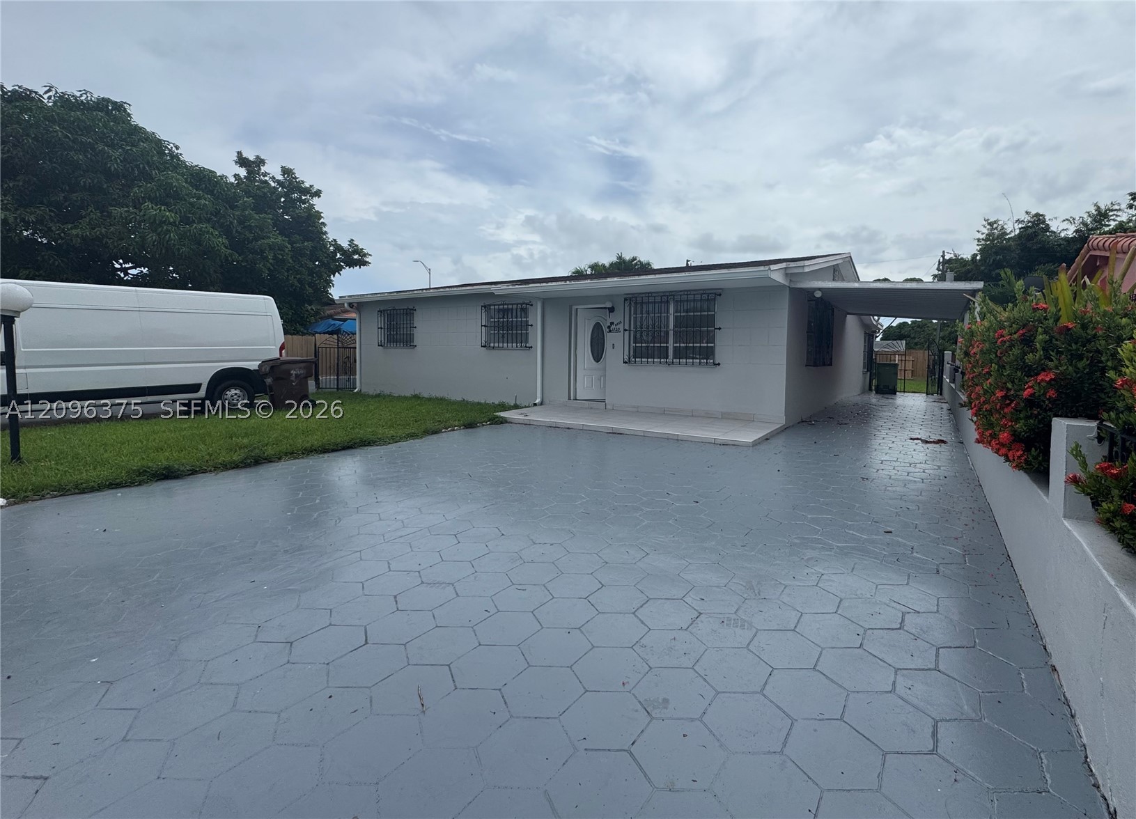 1320 W 37th St, Hialeah FL 33012