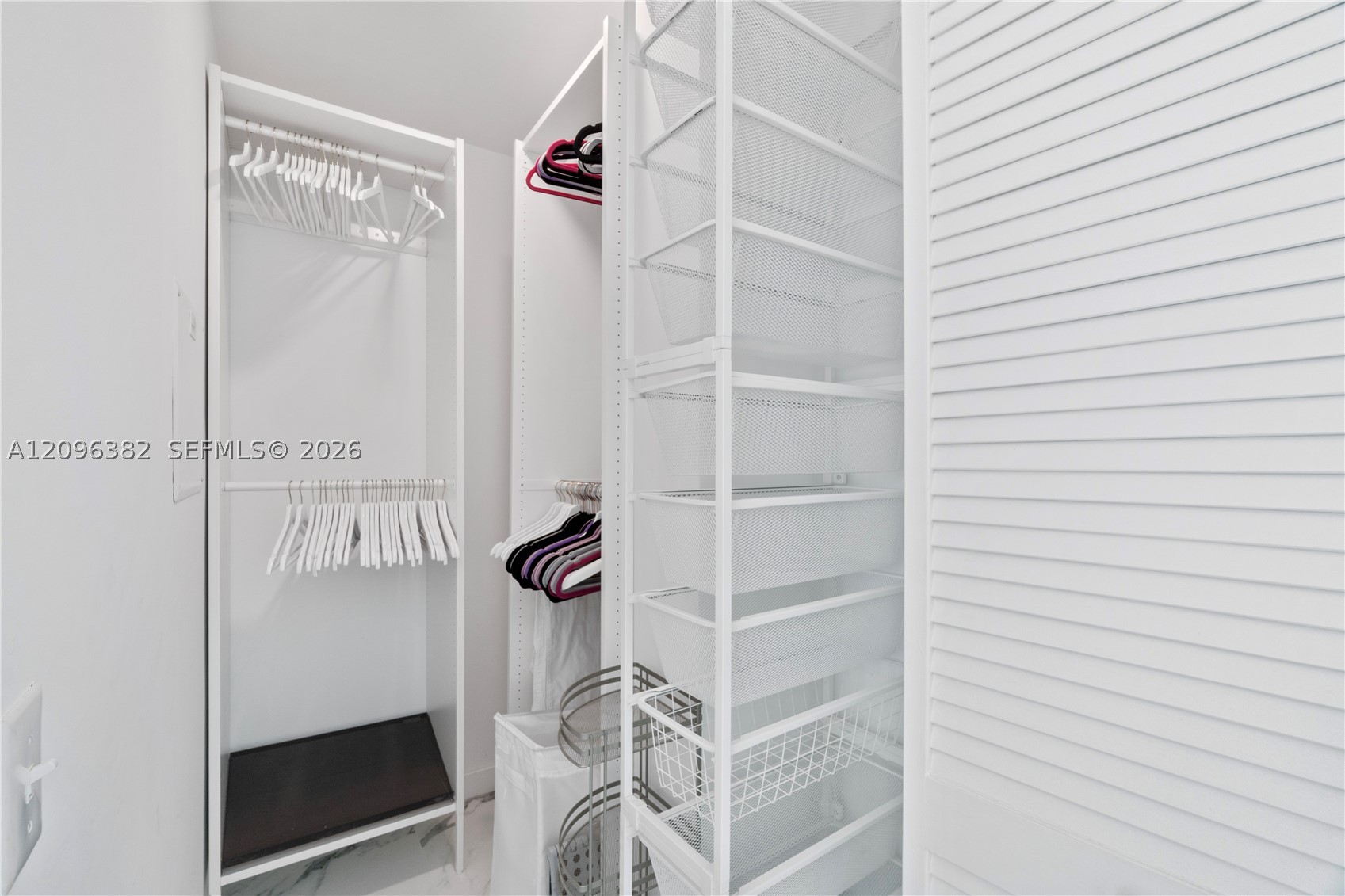 300 S Biscayne Blvd #T-1411, Miami FL 33131