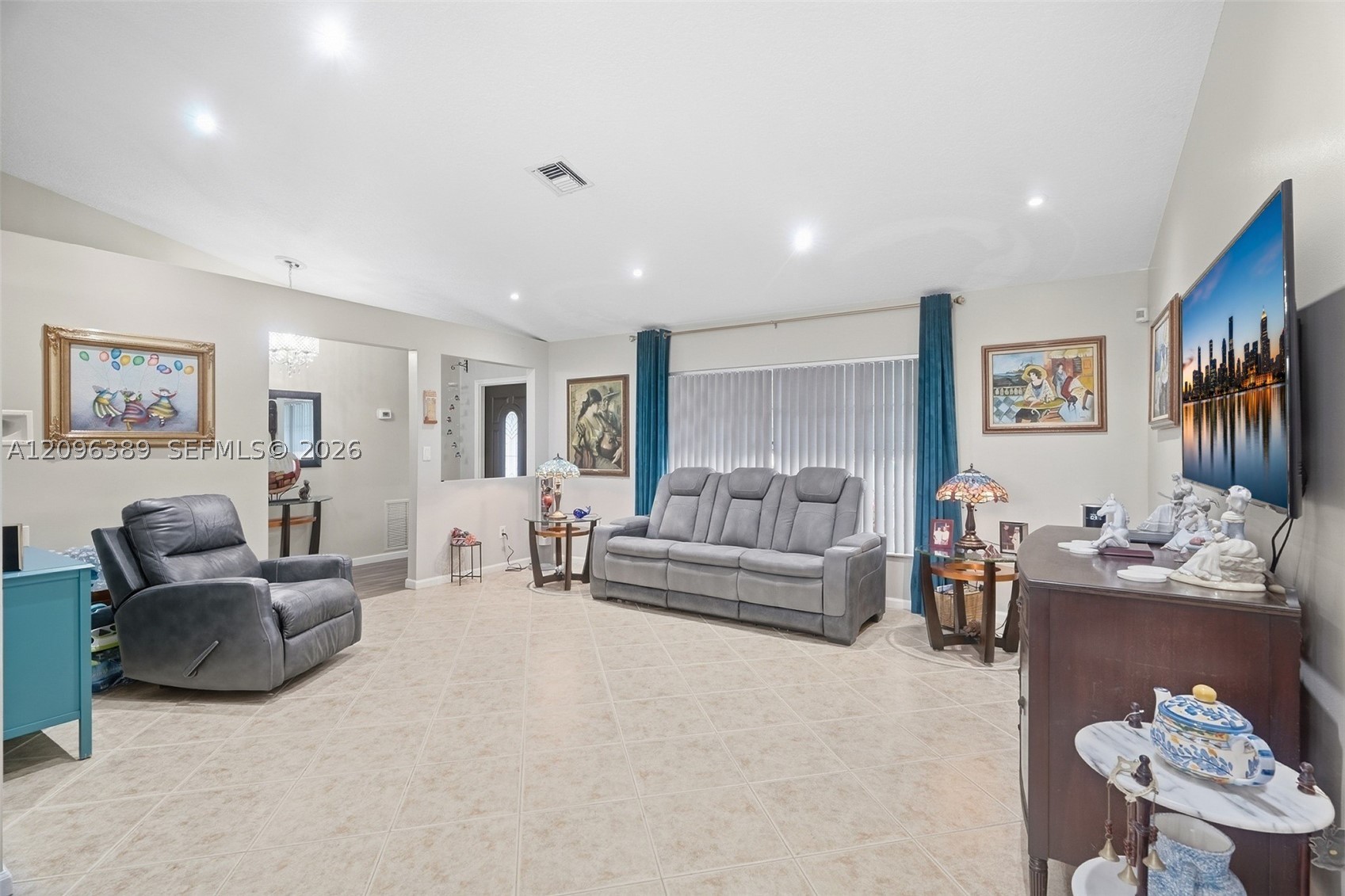 8421 NW 45th St, Lauderhill FL 33351