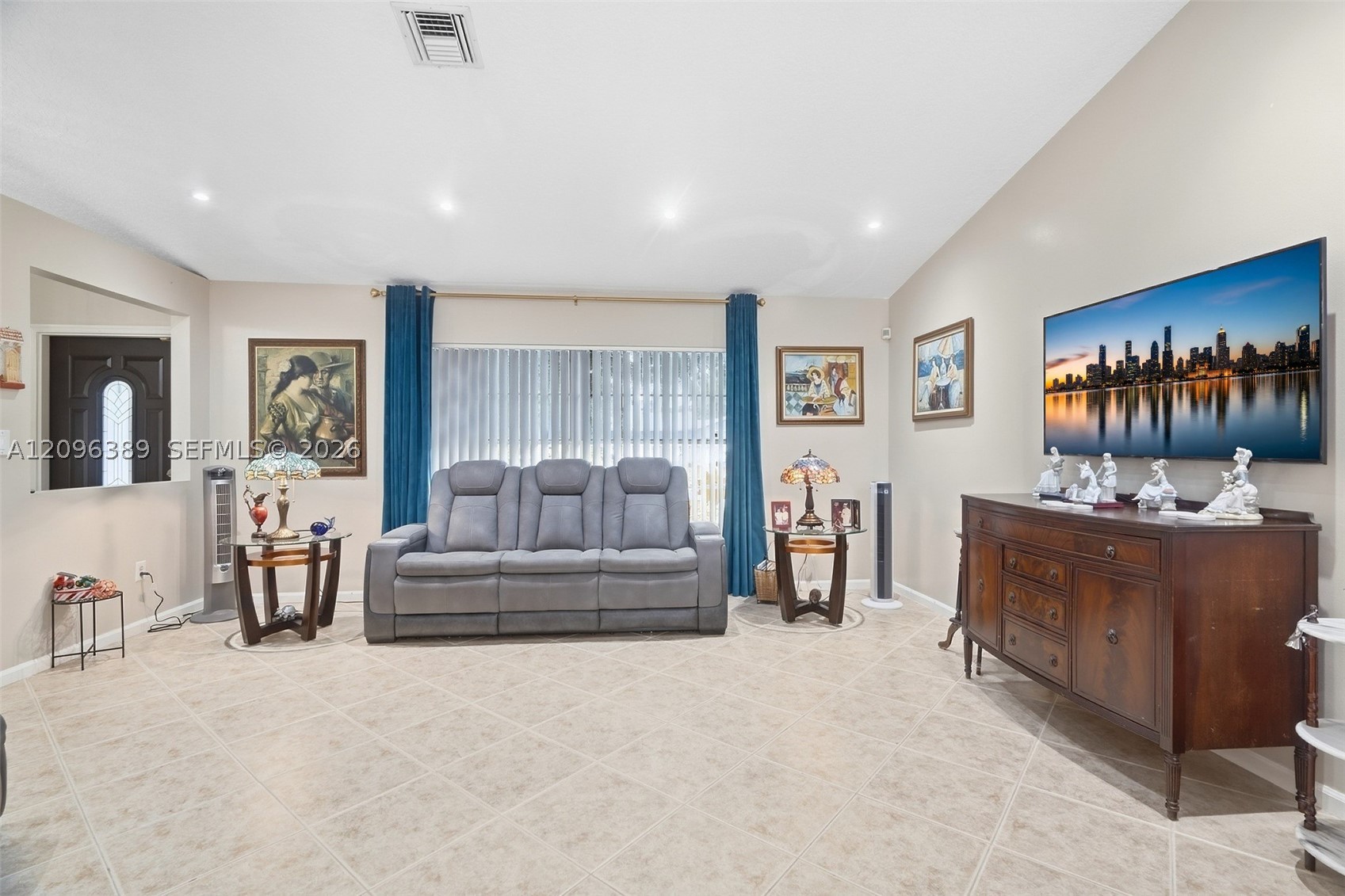 8421 NW 45th St, Lauderhill FL 33351