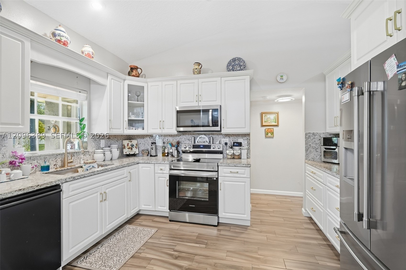 8421 NW 45th St, Lauderhill FL 33351