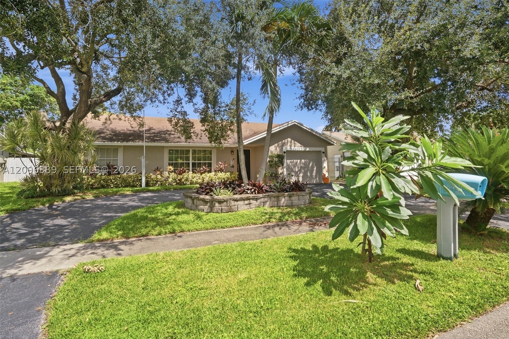 8421 NW 45th St, Lauderhill FL 33351