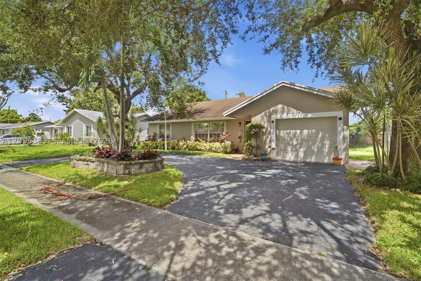 8421 NW 45th St, Lauderhill FL 33351