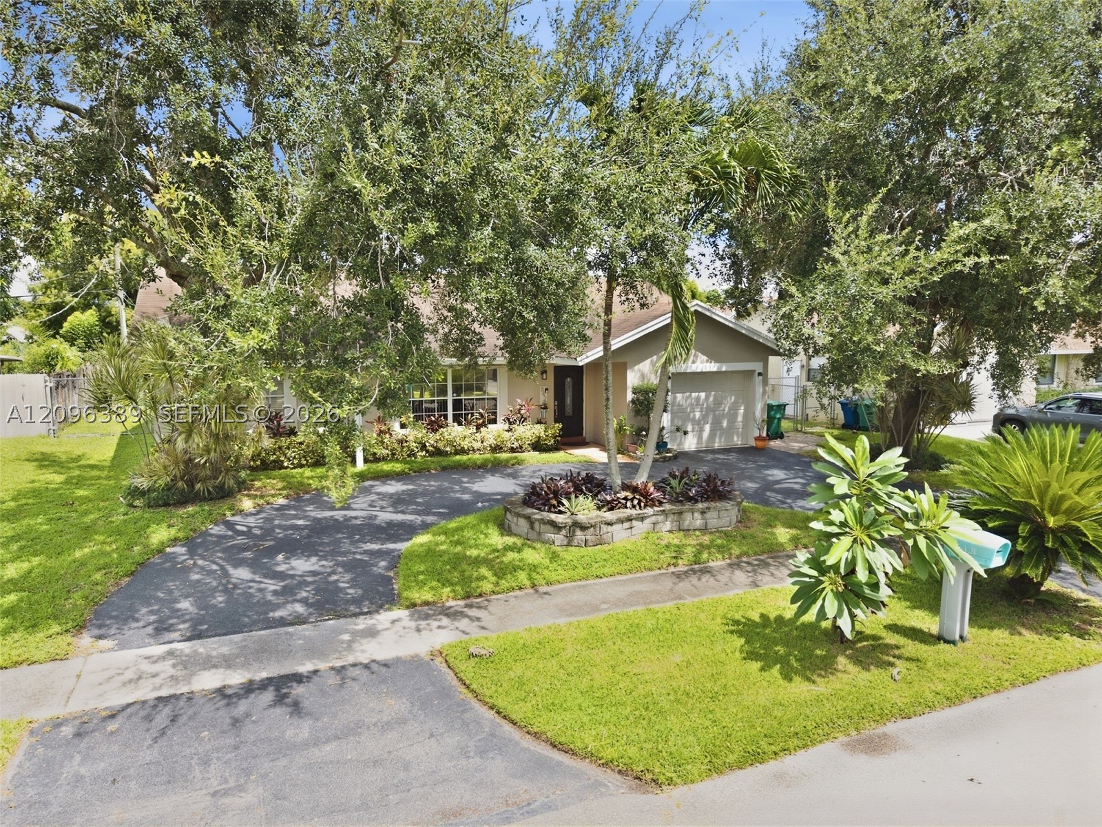 8421 NW 45th St, Lauderhill FL 33351