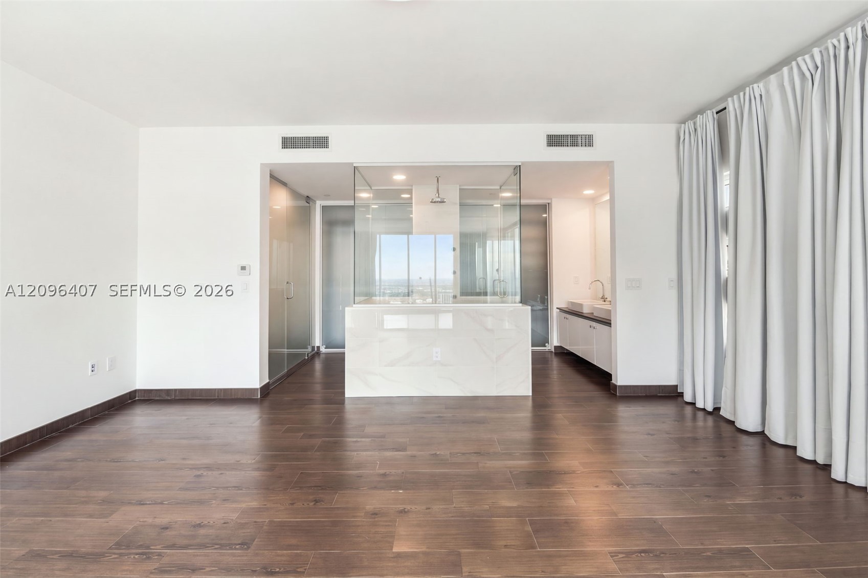 1040 Biscayne Blvd #3704, Miami FL 33132
